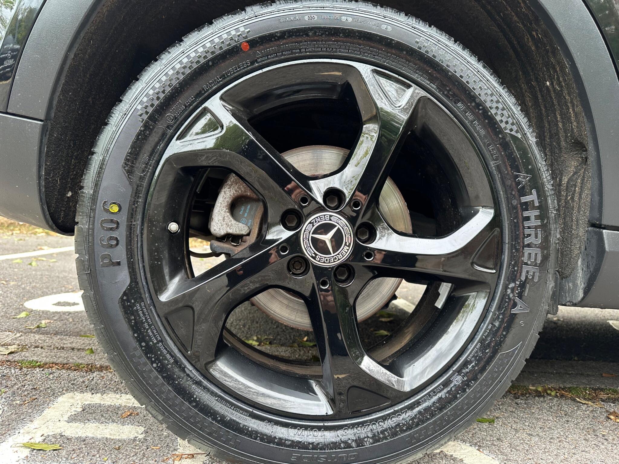 Mercedes-Benz GLA view 18