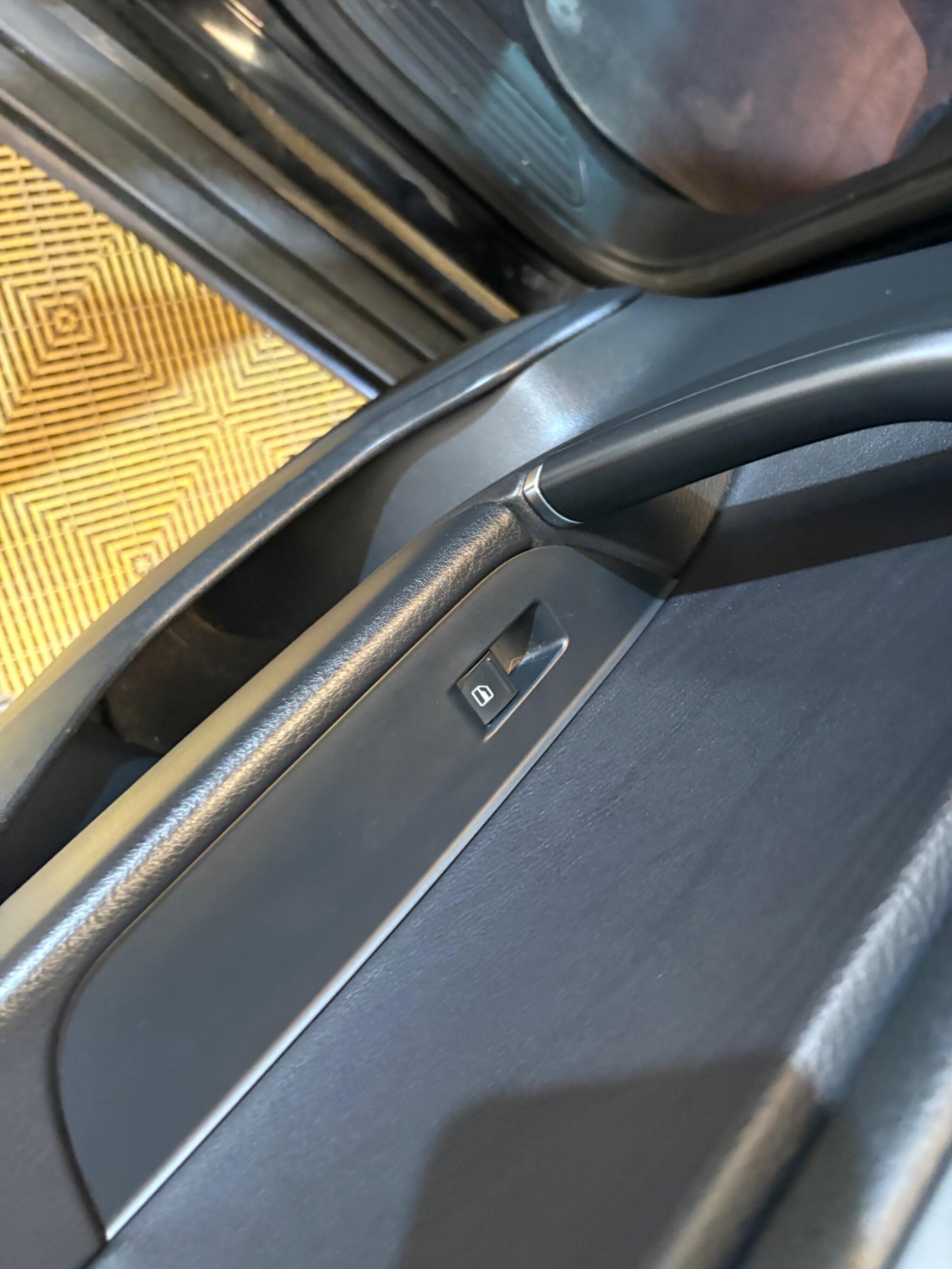 Volkswagen Touareg view 44