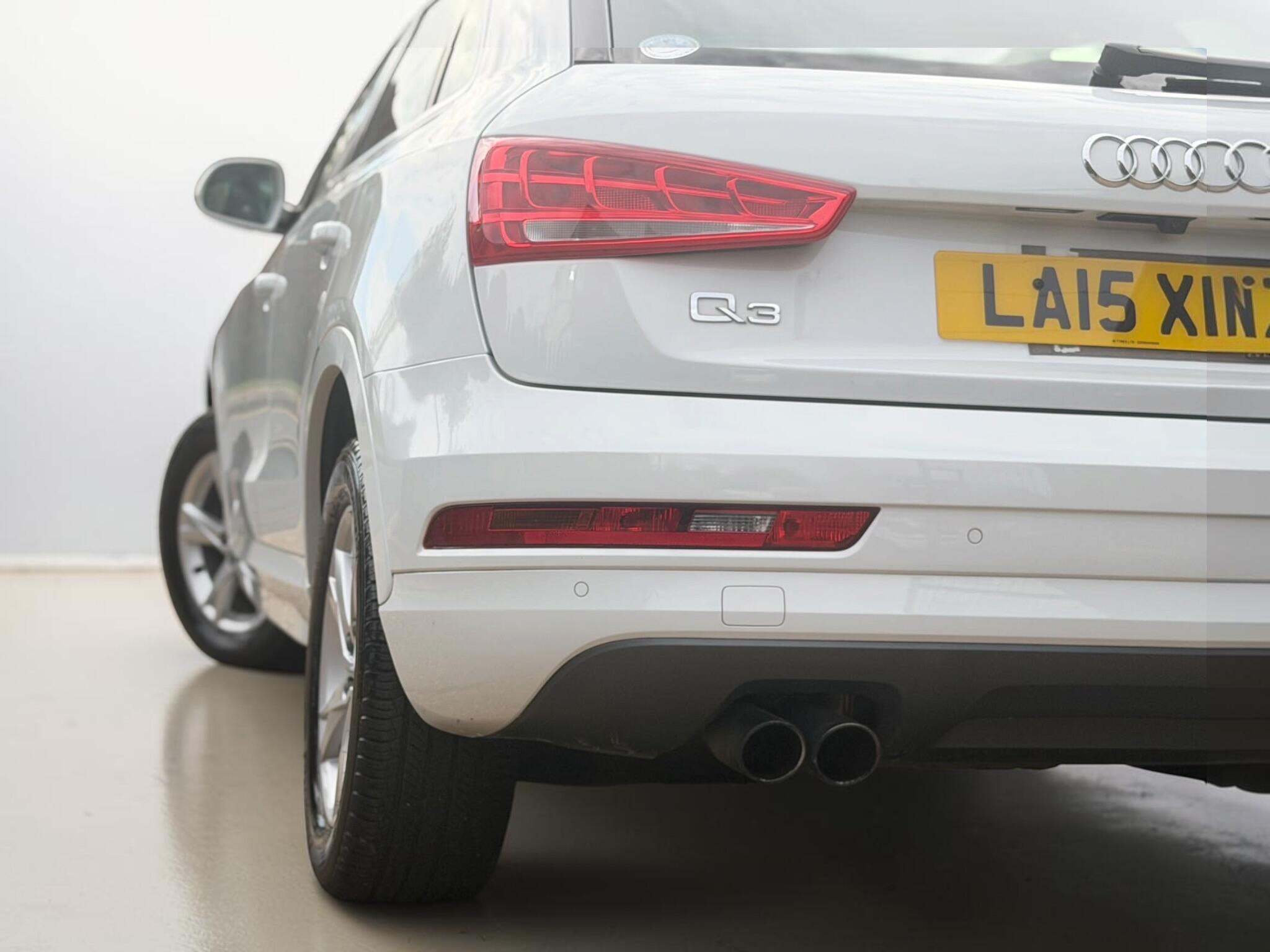 Audi Q3 view 43