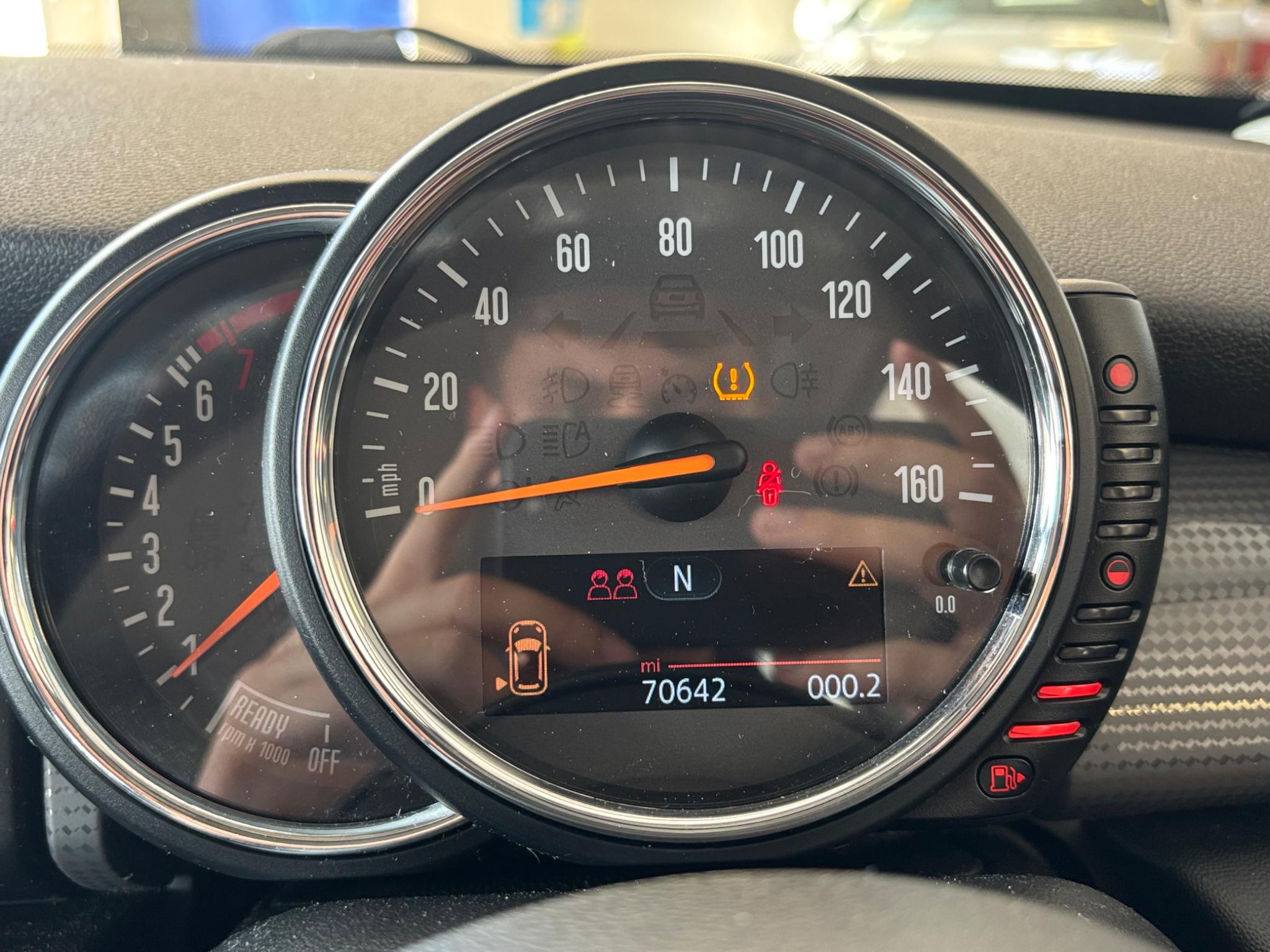 Mini Hatch view 26