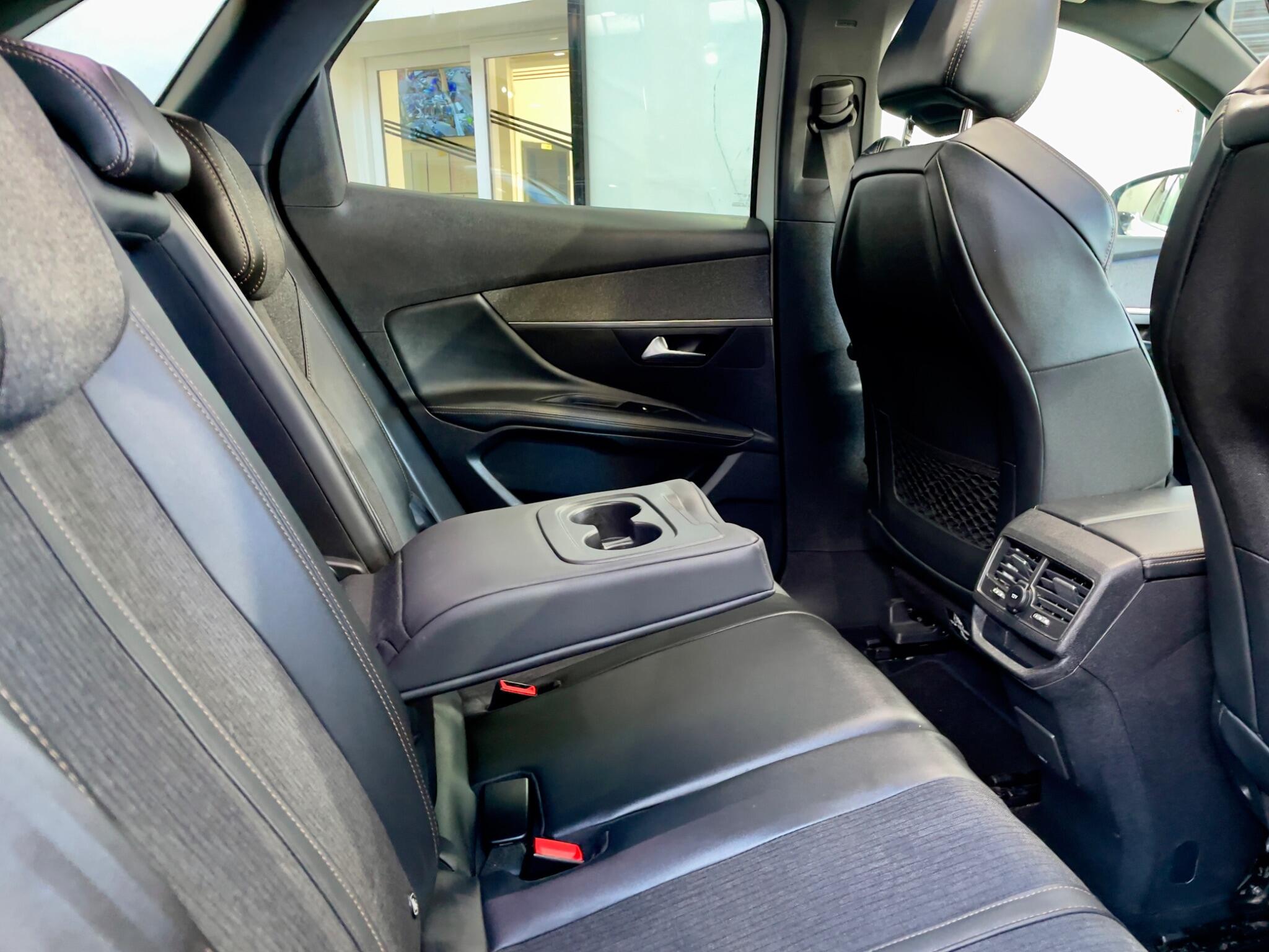 Peugeot 3008 view 8