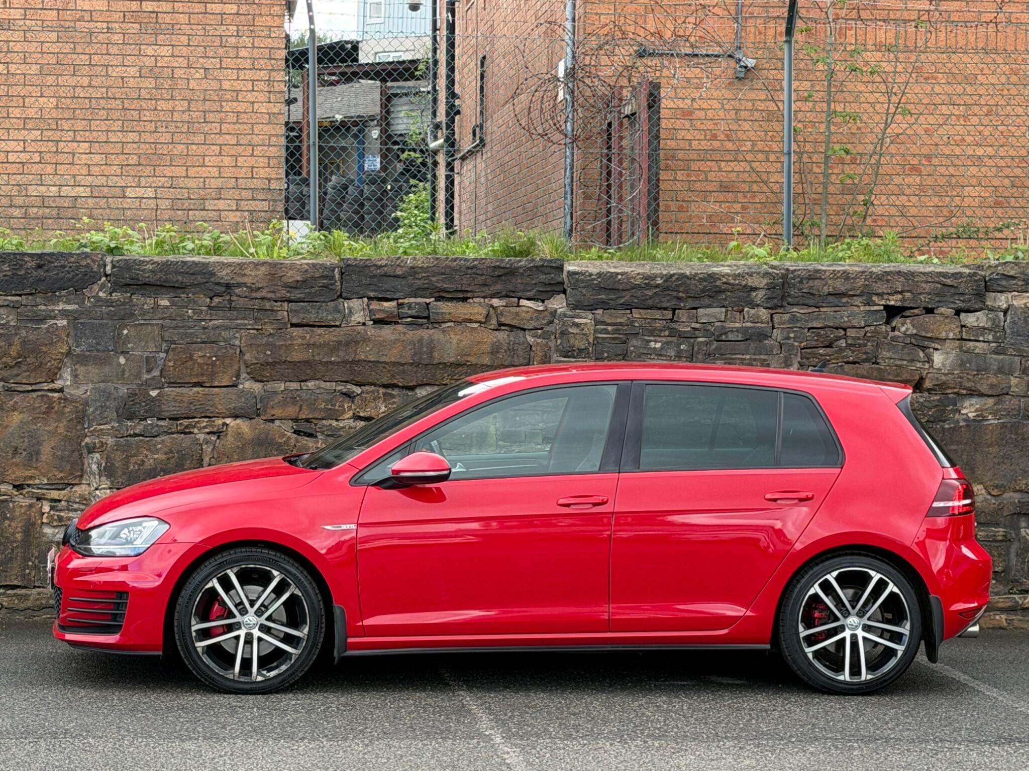 Volkswagen Golf view 4