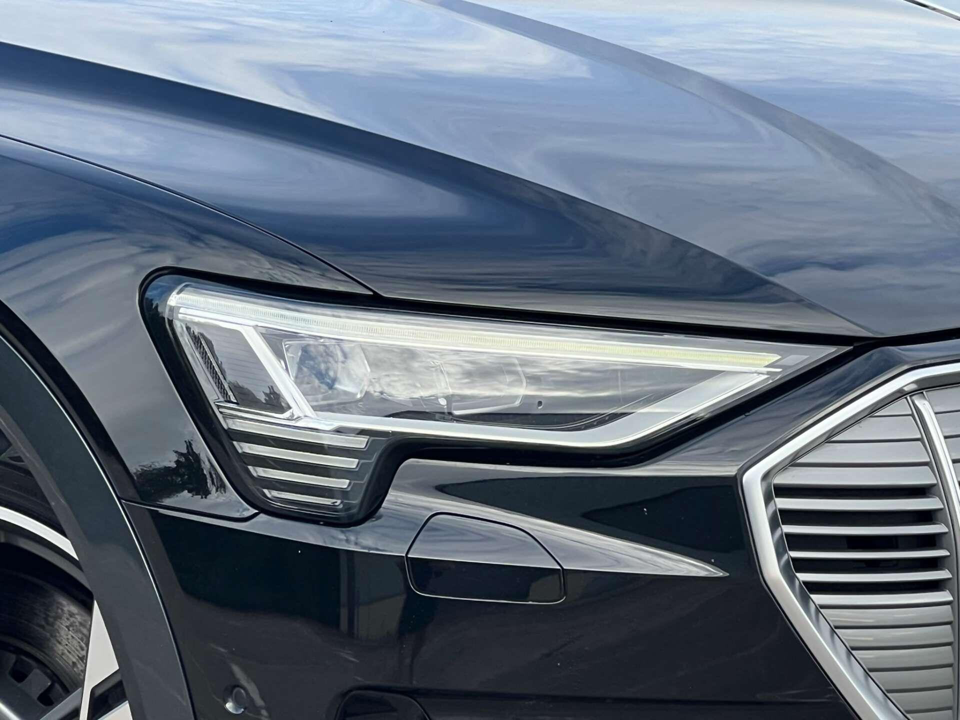 Audi E-Tron view 59
