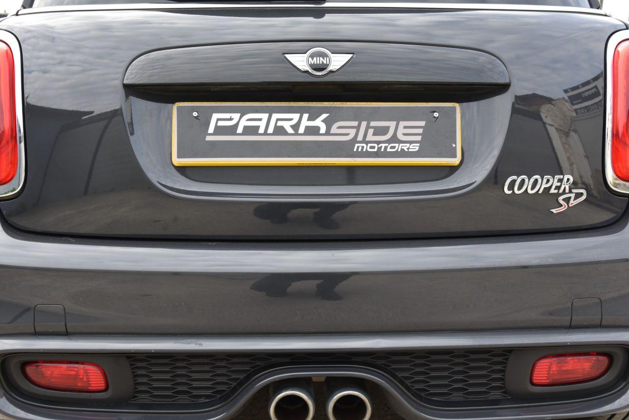 Mini Cooper view 17