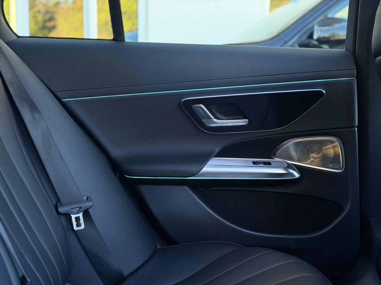 Mercedes-Benz E-Class view 17