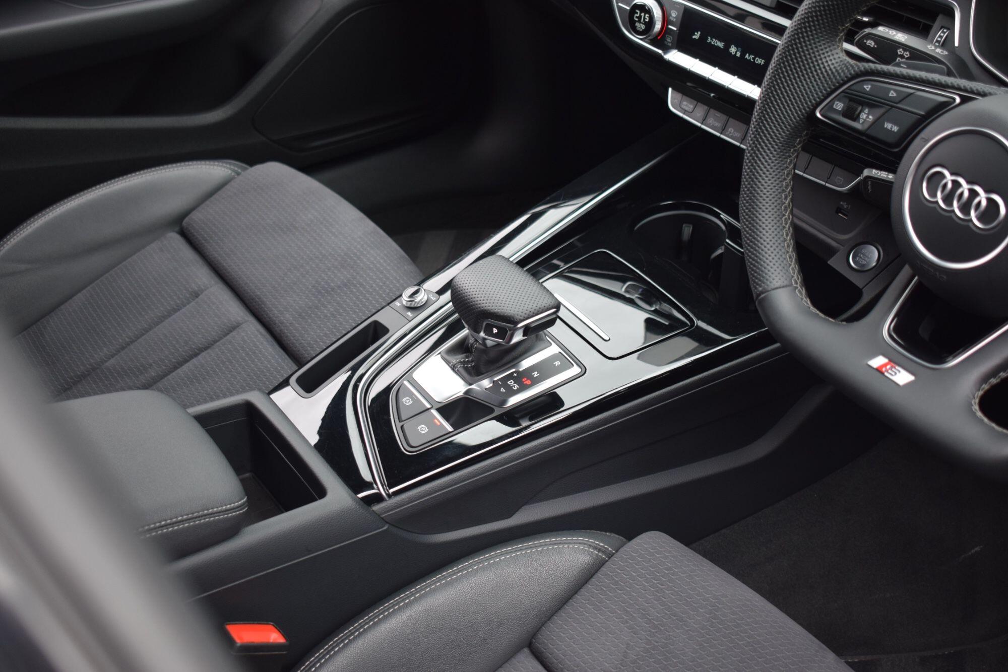 Audi A4 view 7