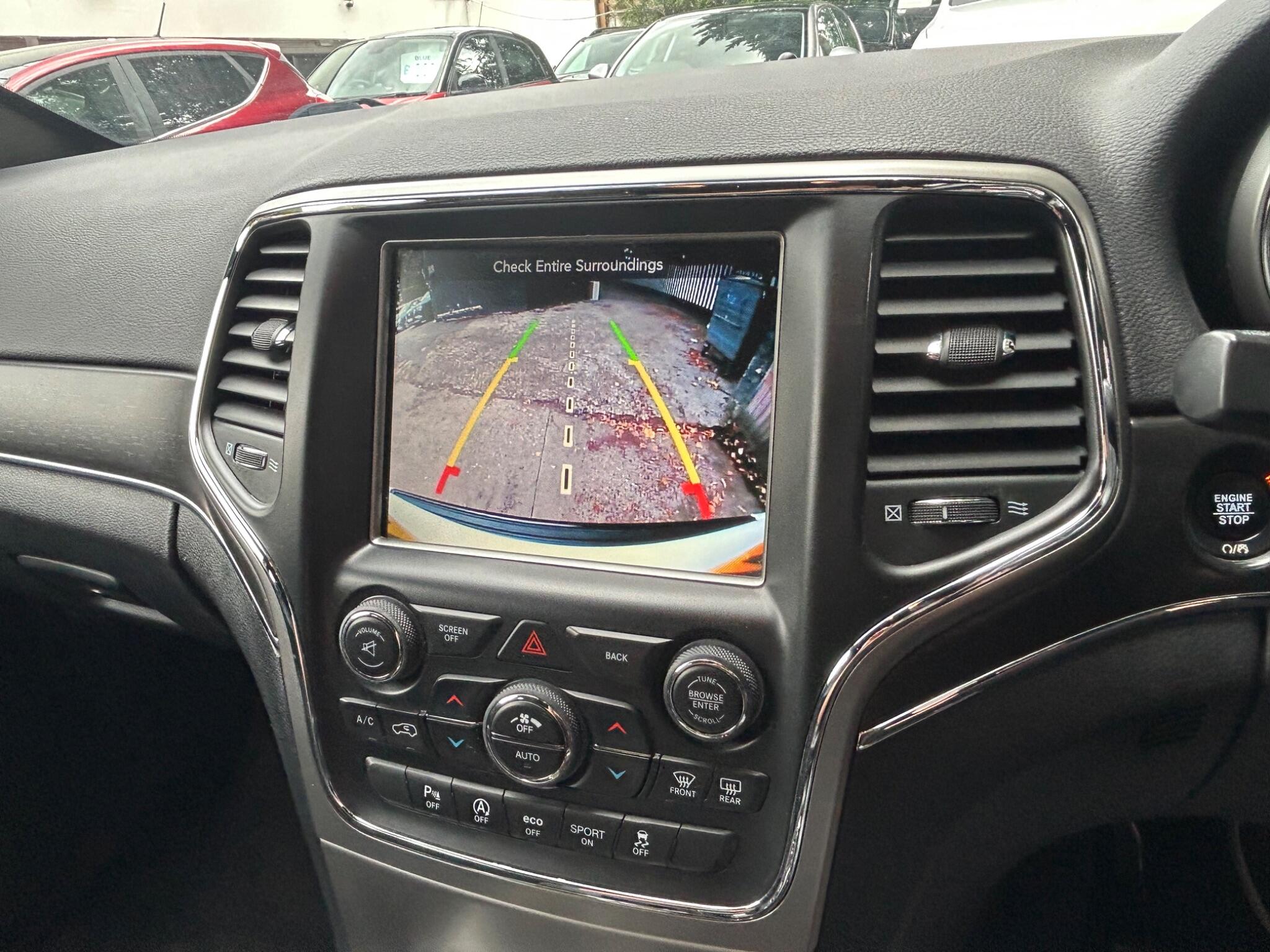Jeep Grand Cherokee view 23