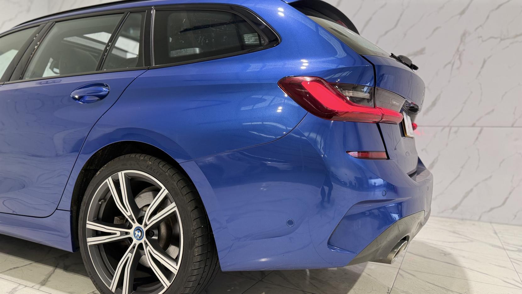 BMW 3 Series view 47