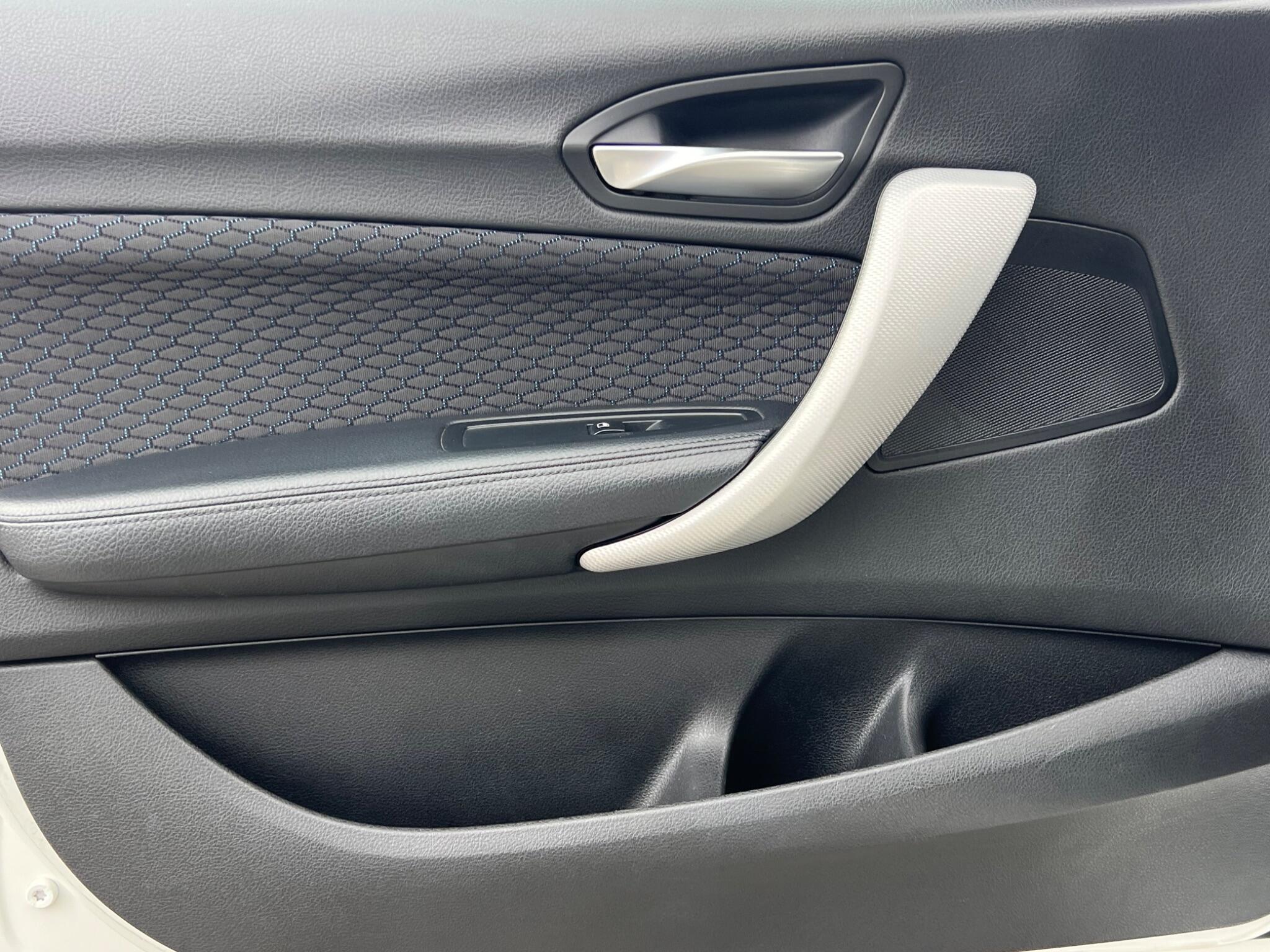BMW 1 Series view 24