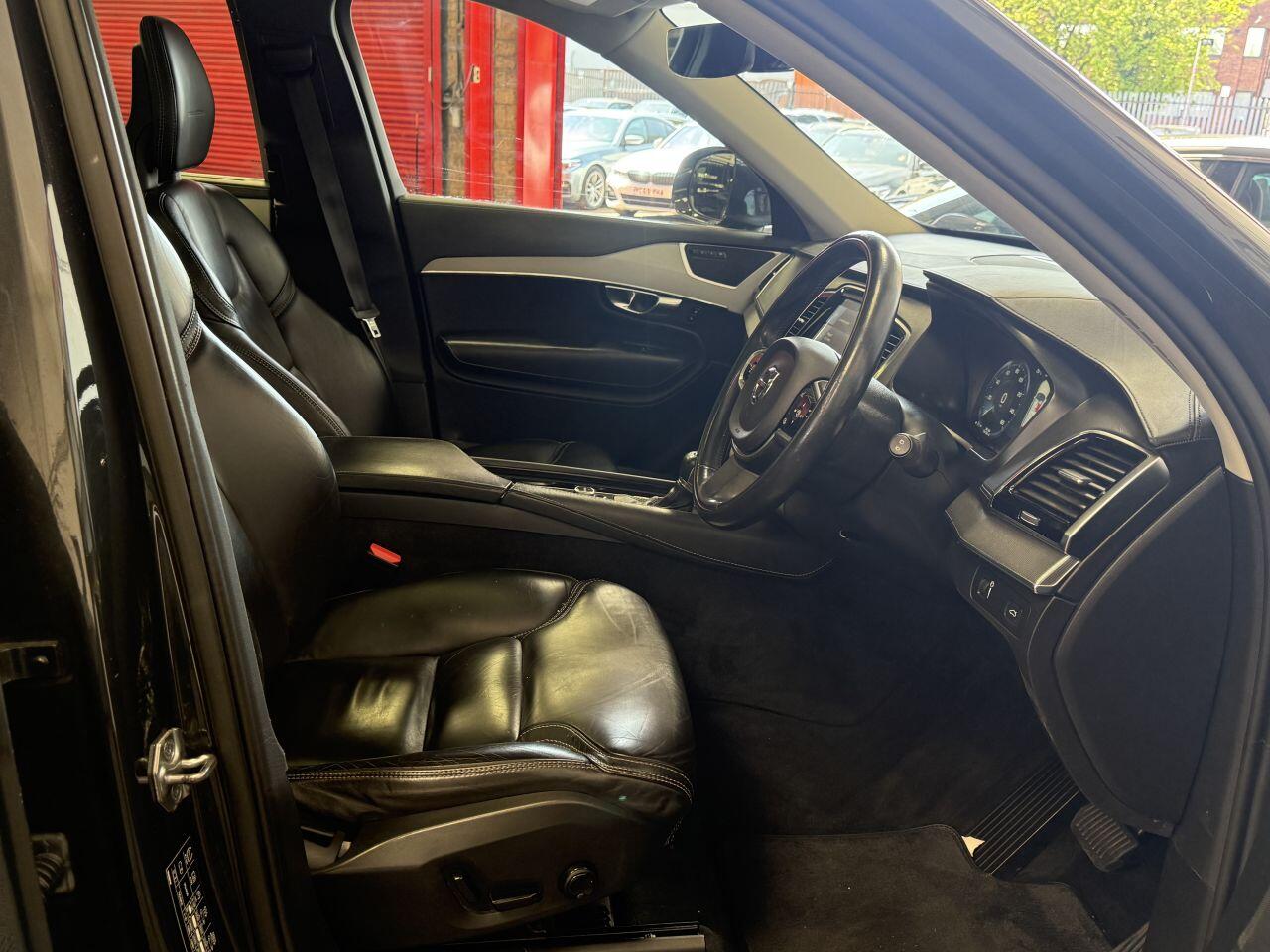 Volvo XC90 view 31