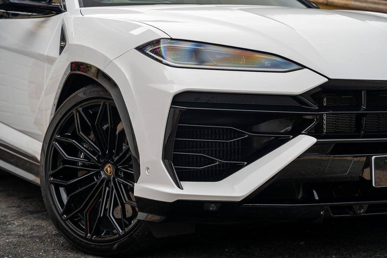 Lamborghini Urus view 27