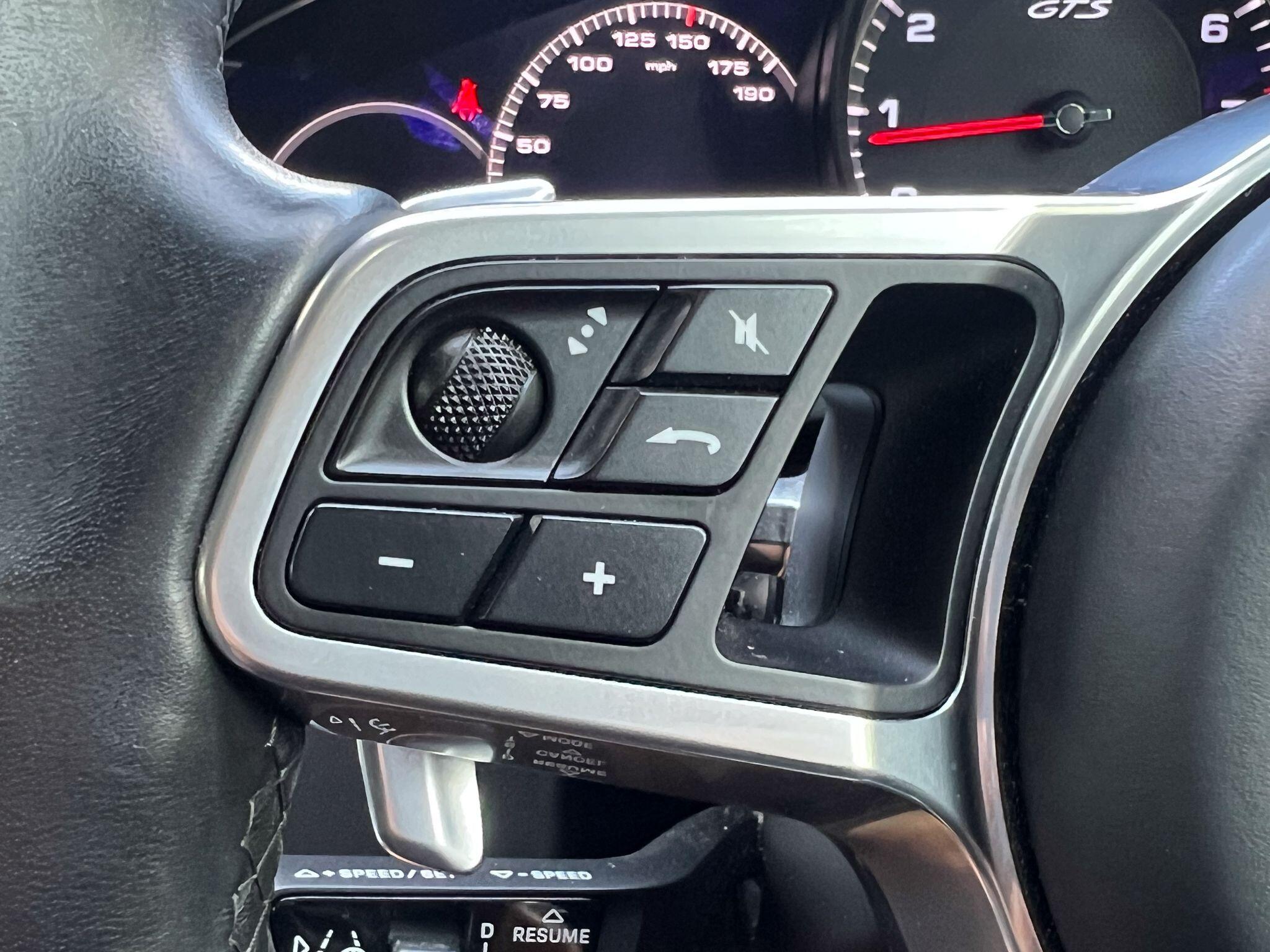 Porsche Cayenne view 31