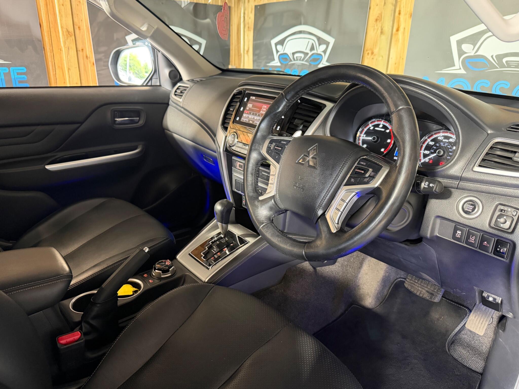 Mitsubishi L200 view 14