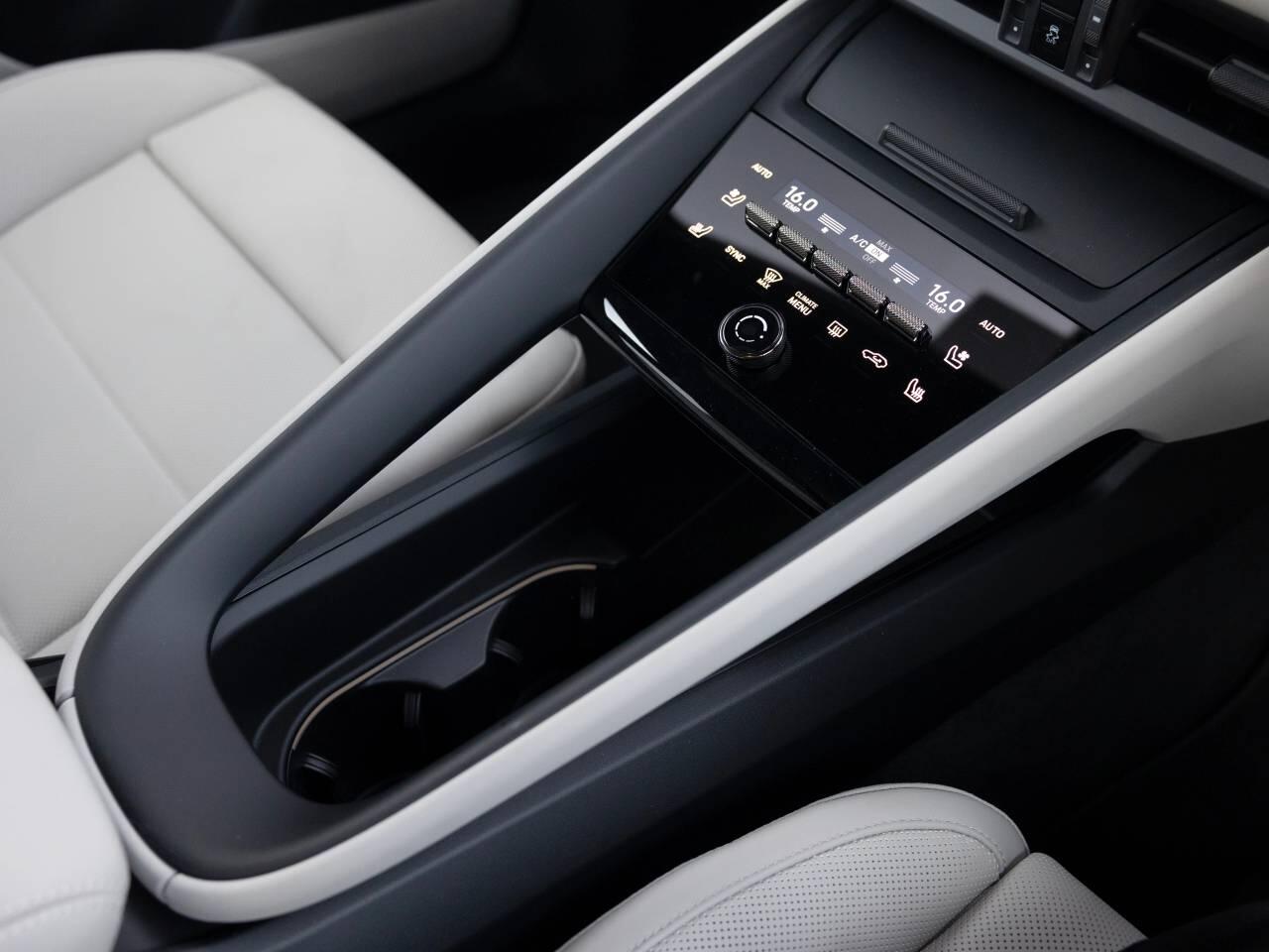 Porsche Macan view 59