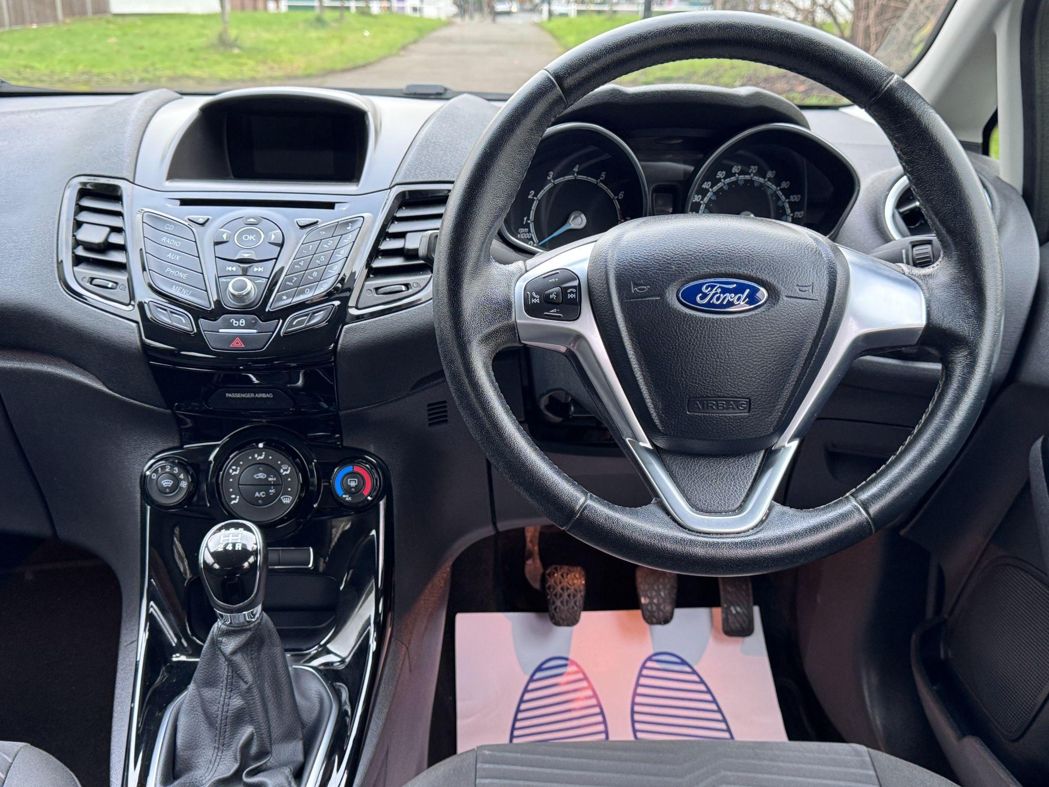 2016 Ford Fiesta image 26