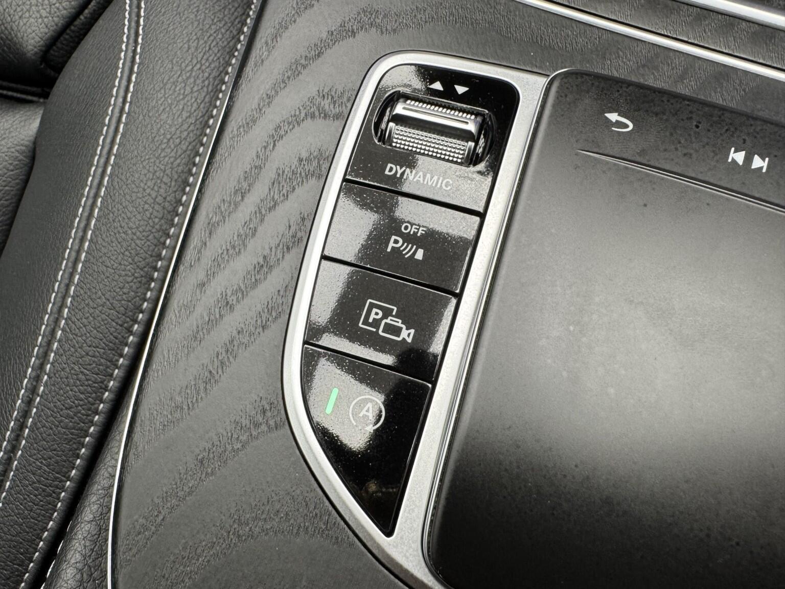 Mercedes-Benz E-Class view 18
