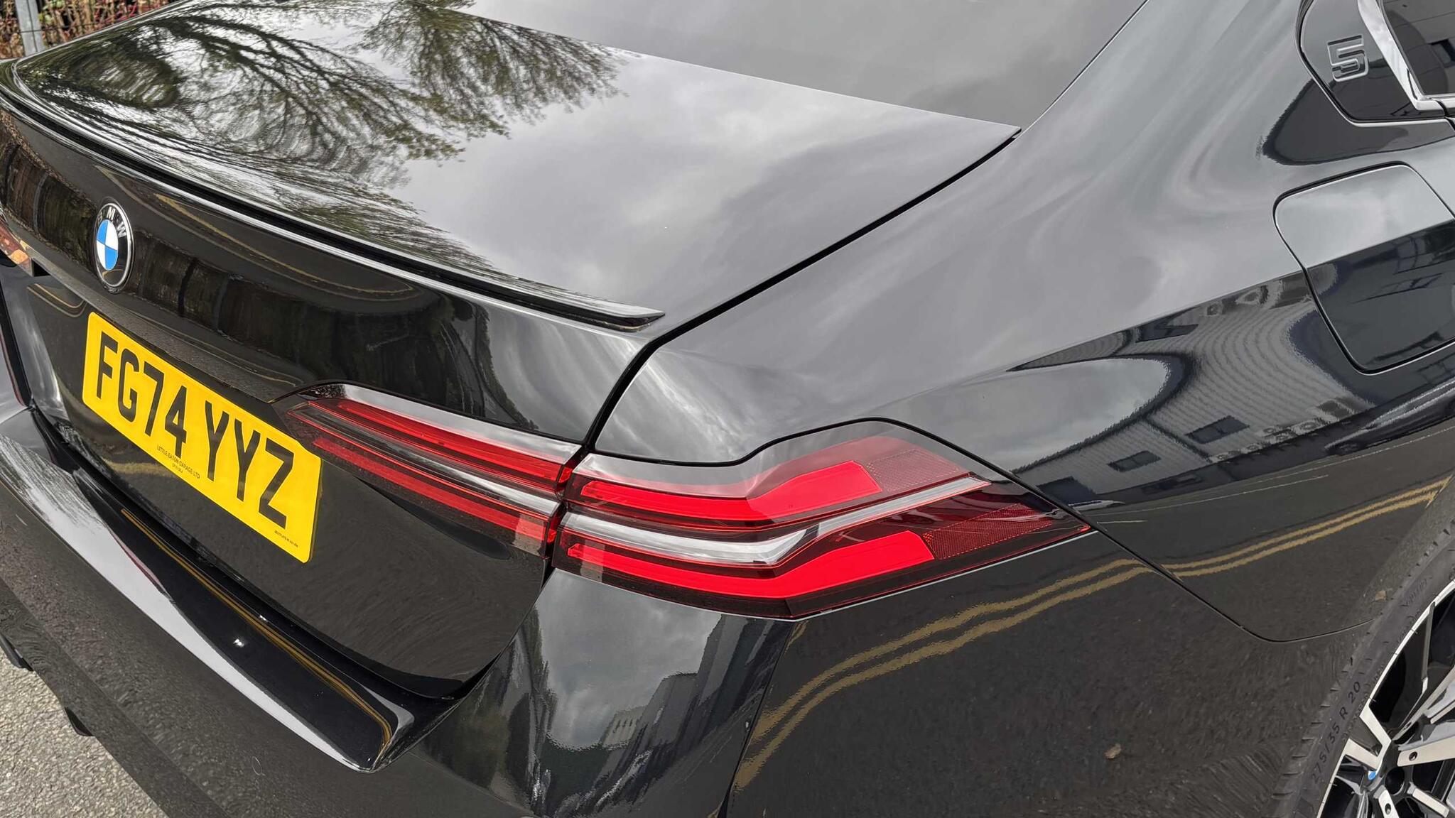 BMW 5 Series view 39