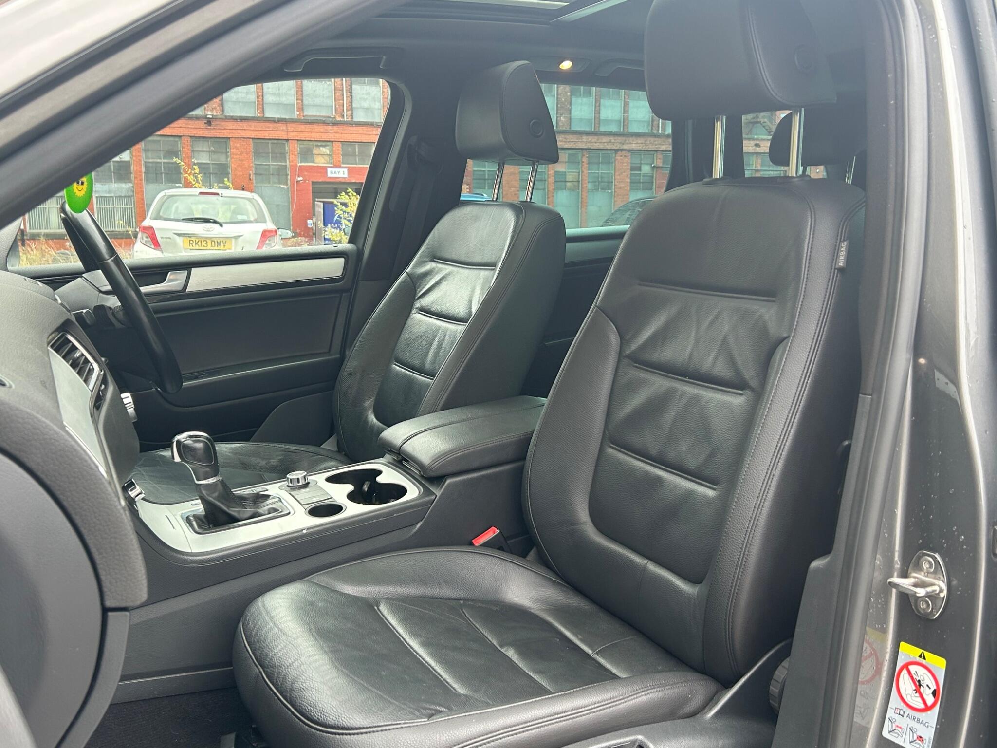 Volkswagen Touareg view 29
