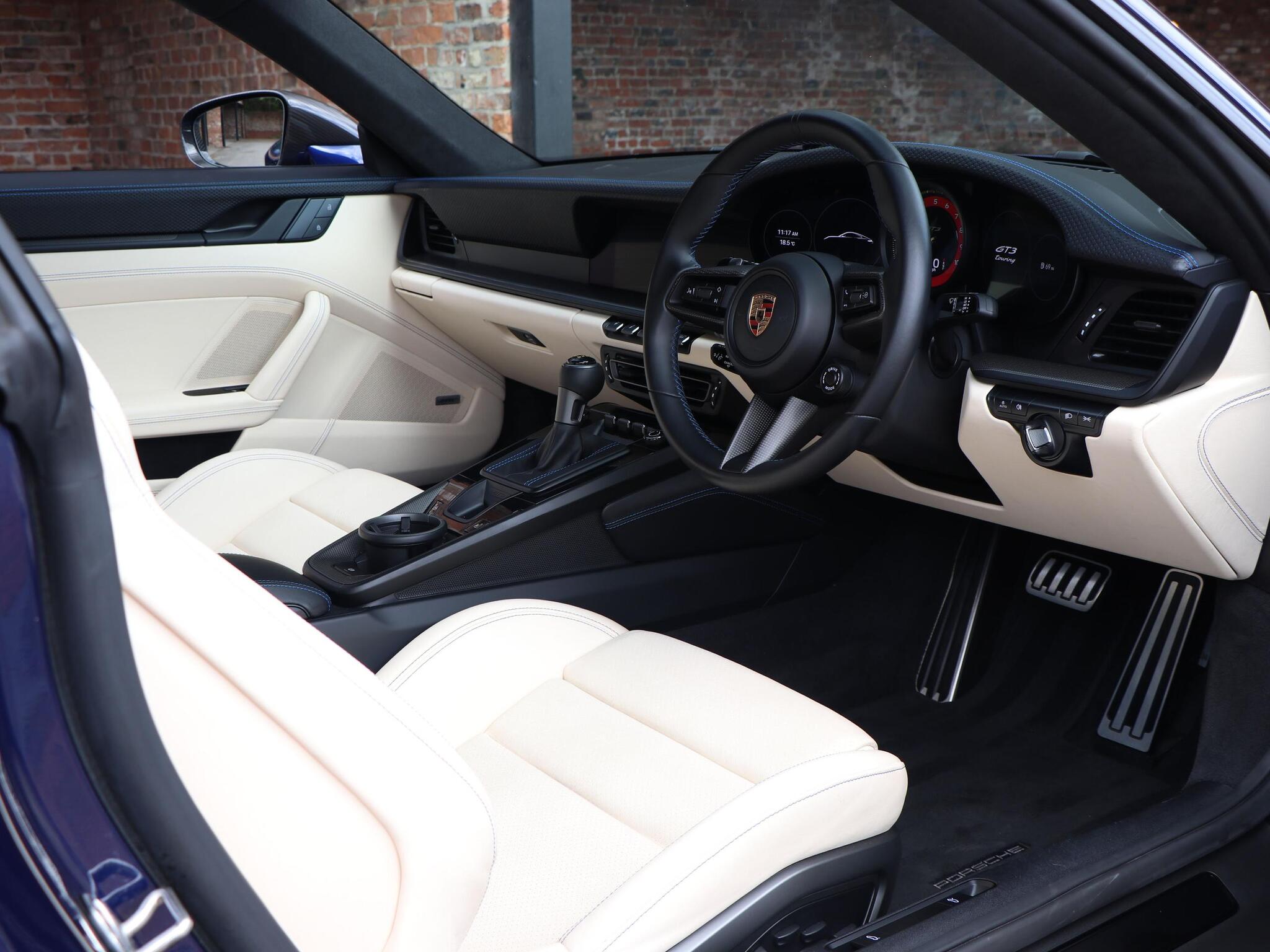 Porsche 911 view 18