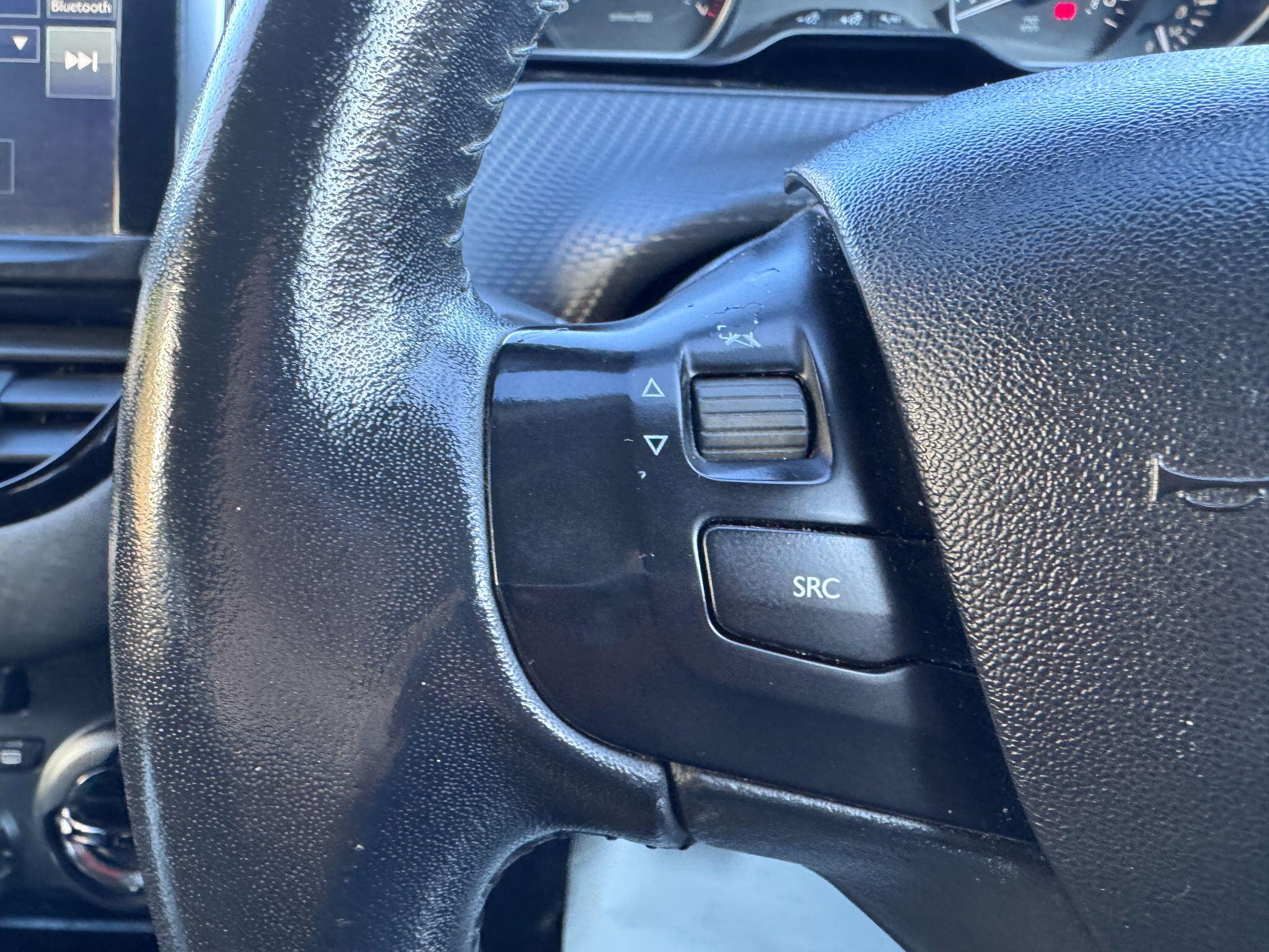 2016 Peugeot 208 image 38