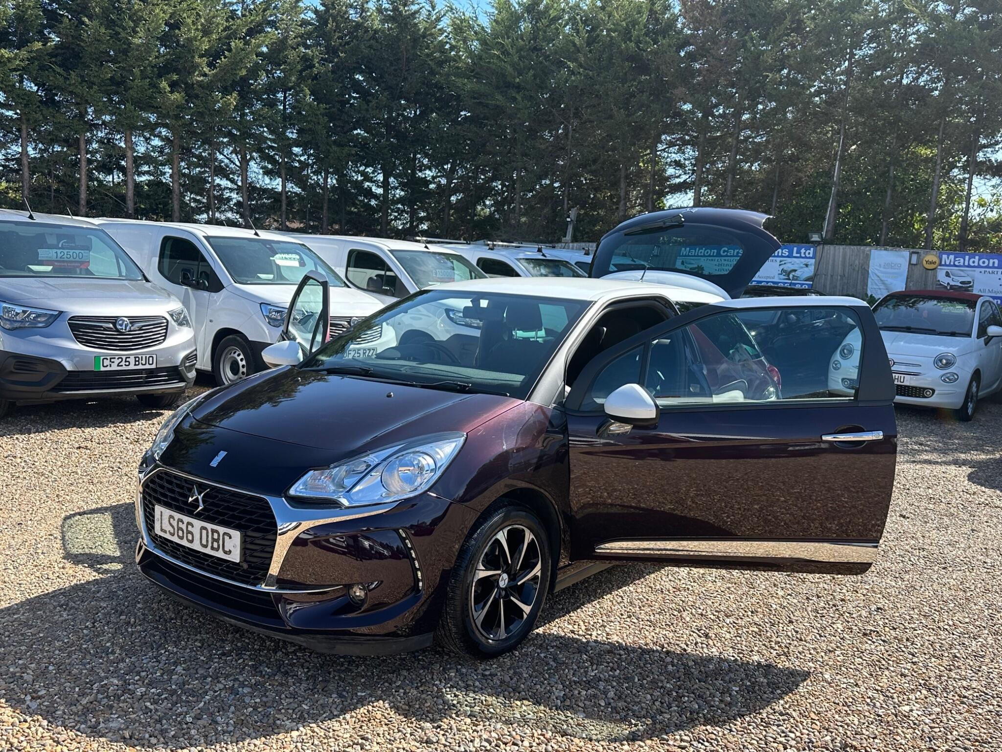 DS Automobiles DS 3 view 18