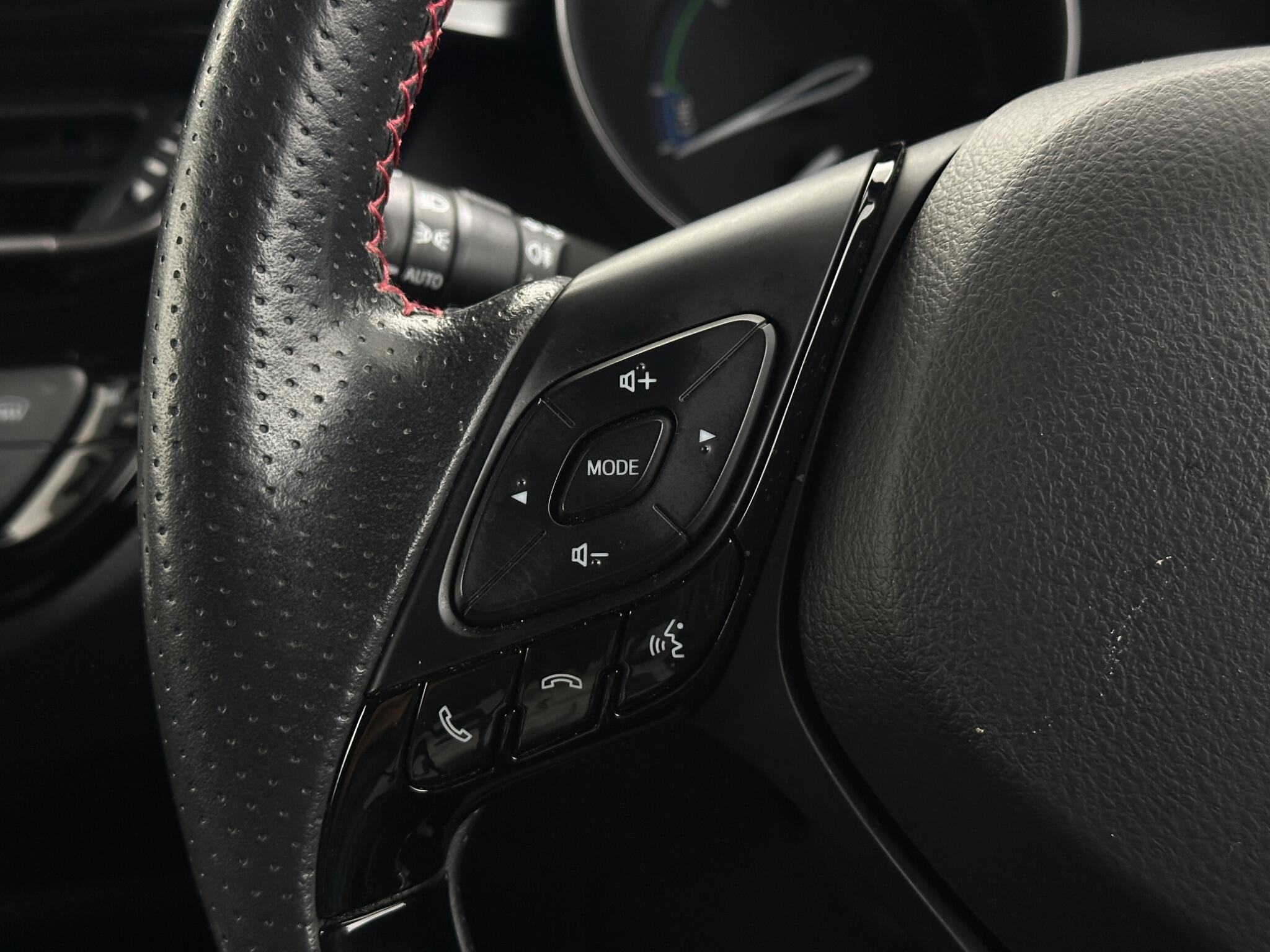 Toyota C-HR view 15