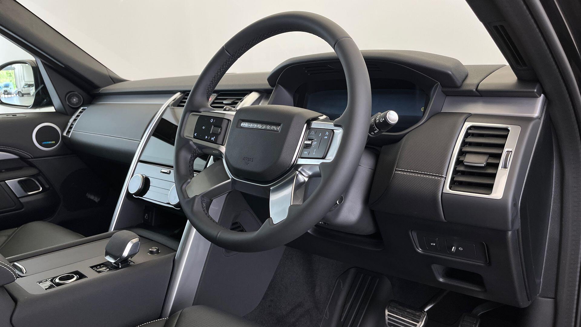 Land Rover Discovery view 33