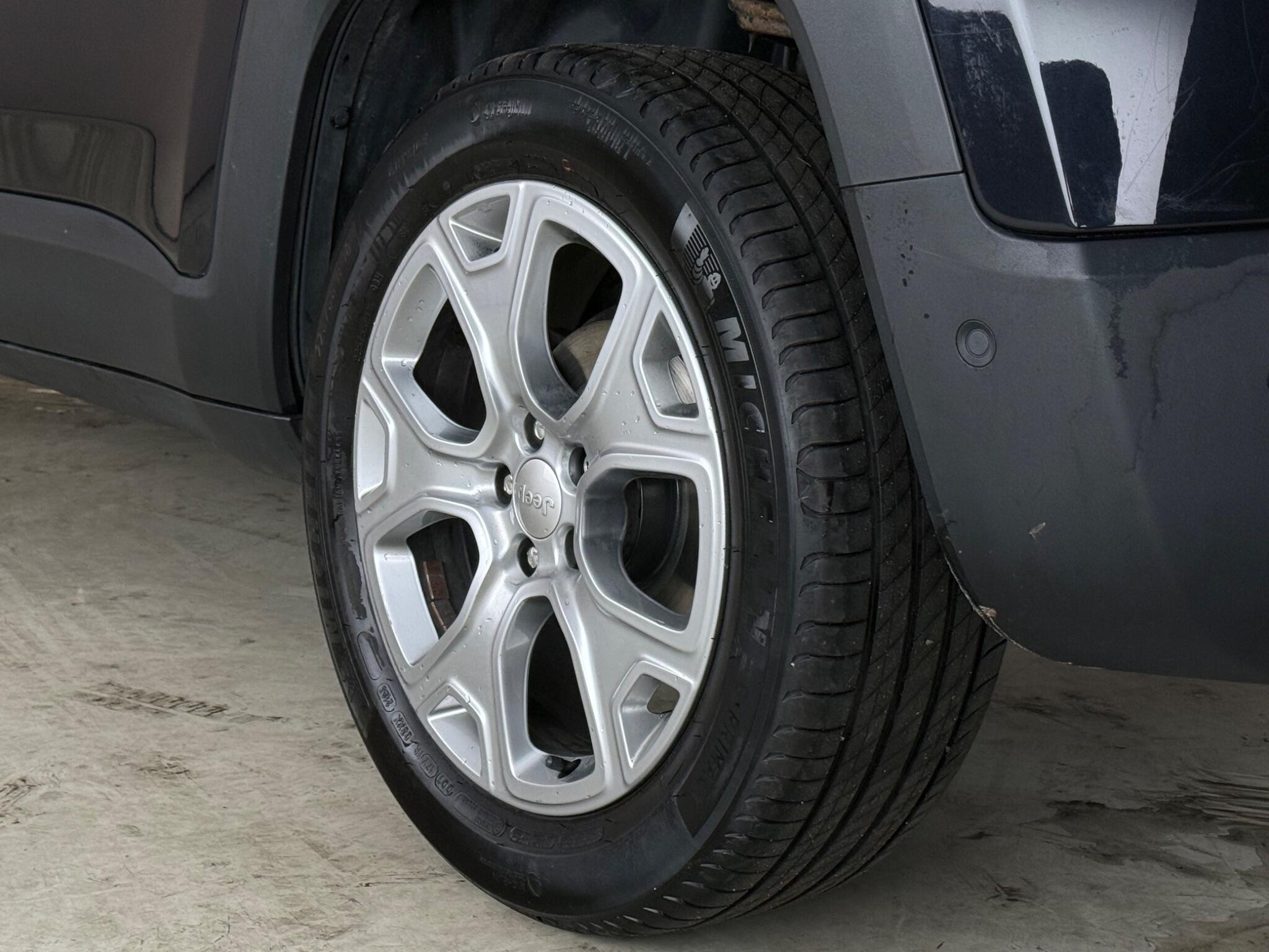 Jeep Renegade view 8