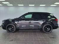Volkswagen Touareg view 5