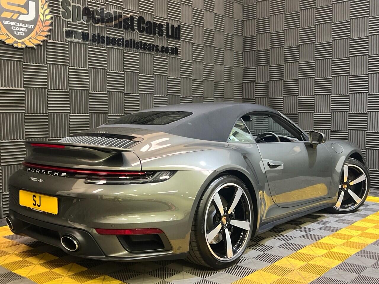 Porsche 911 view 4