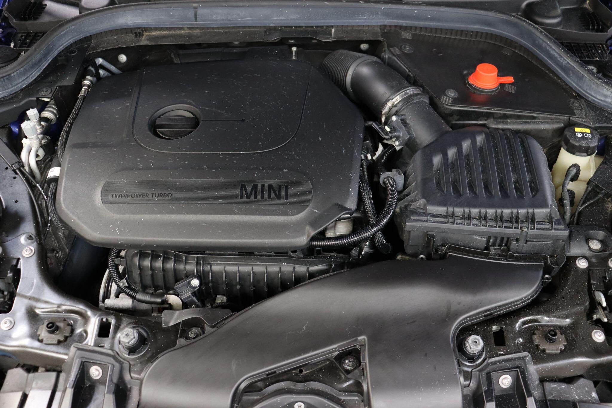 Mini Hatch view 44