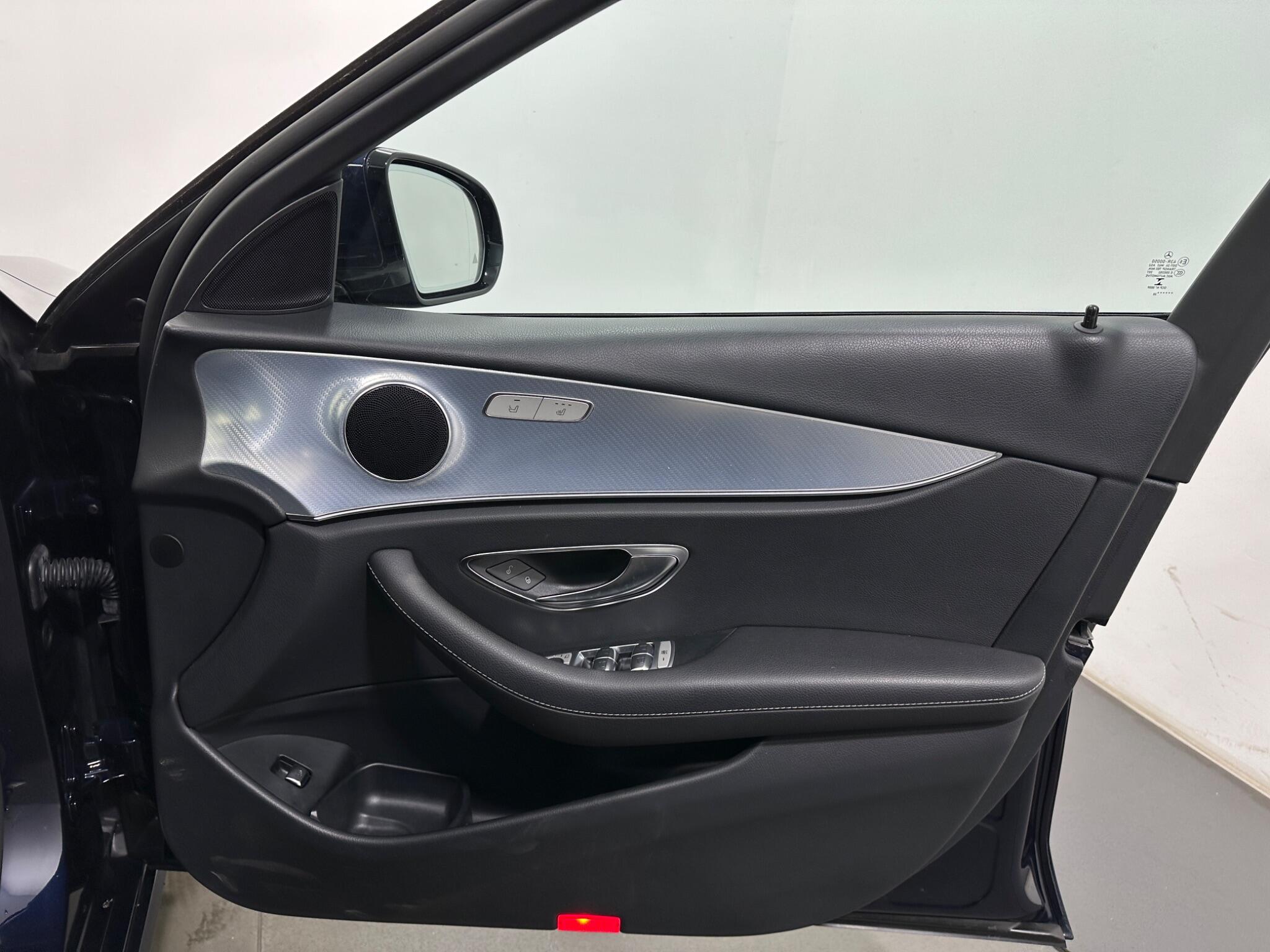 Mercedes-Benz E-Class view 35