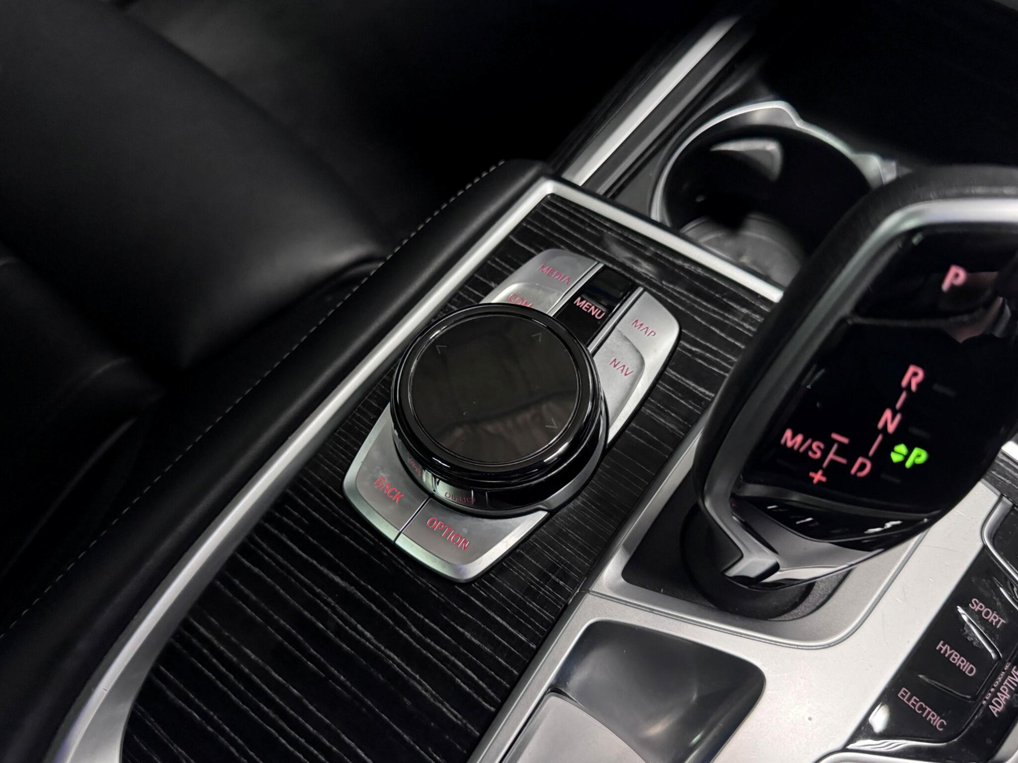 BMW 7 Series view 35