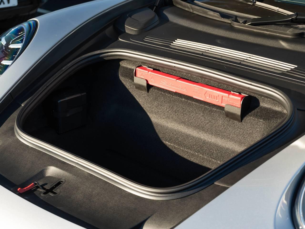 Porsche 911 view 39