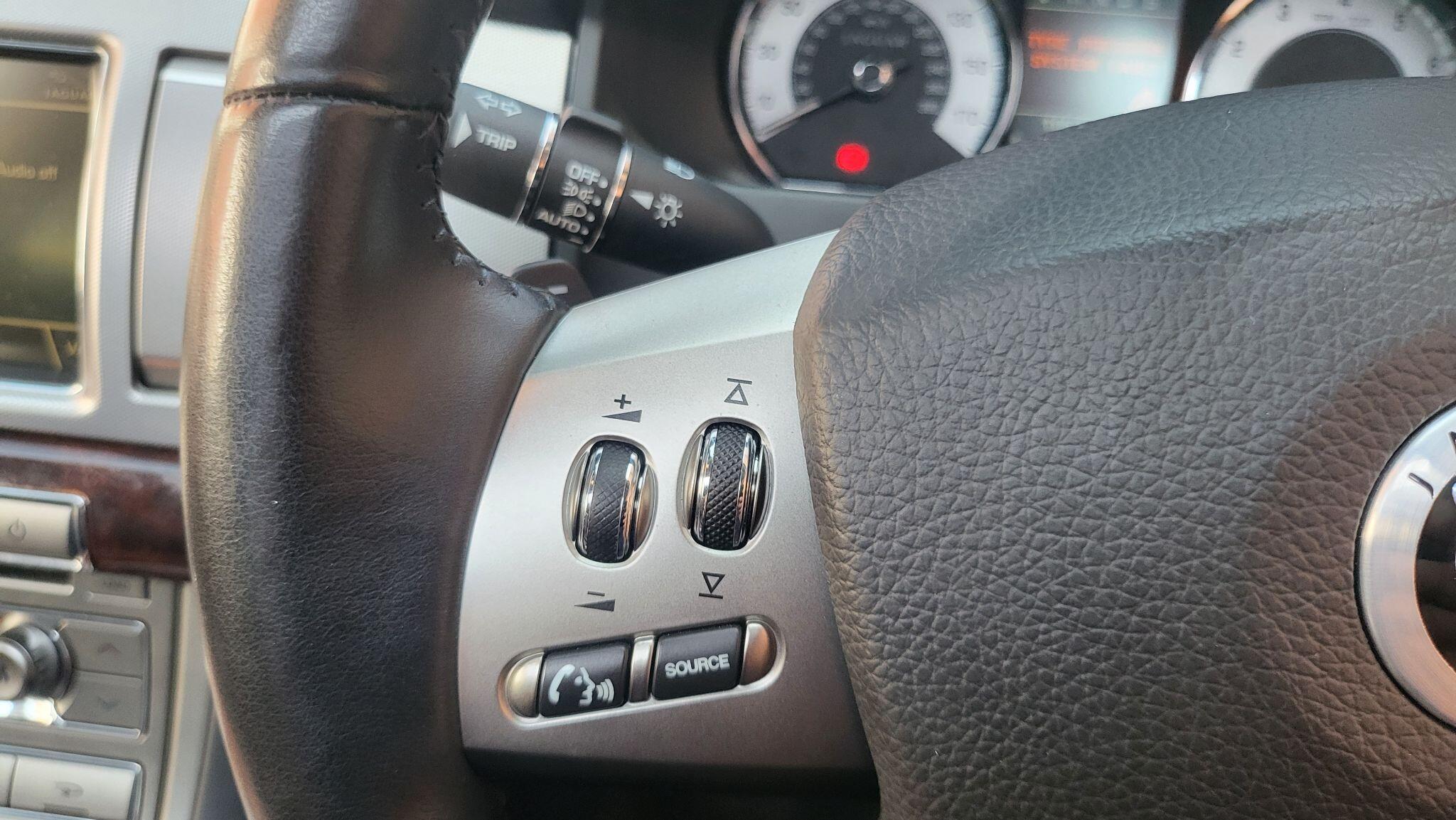 Jaguar XF view 22