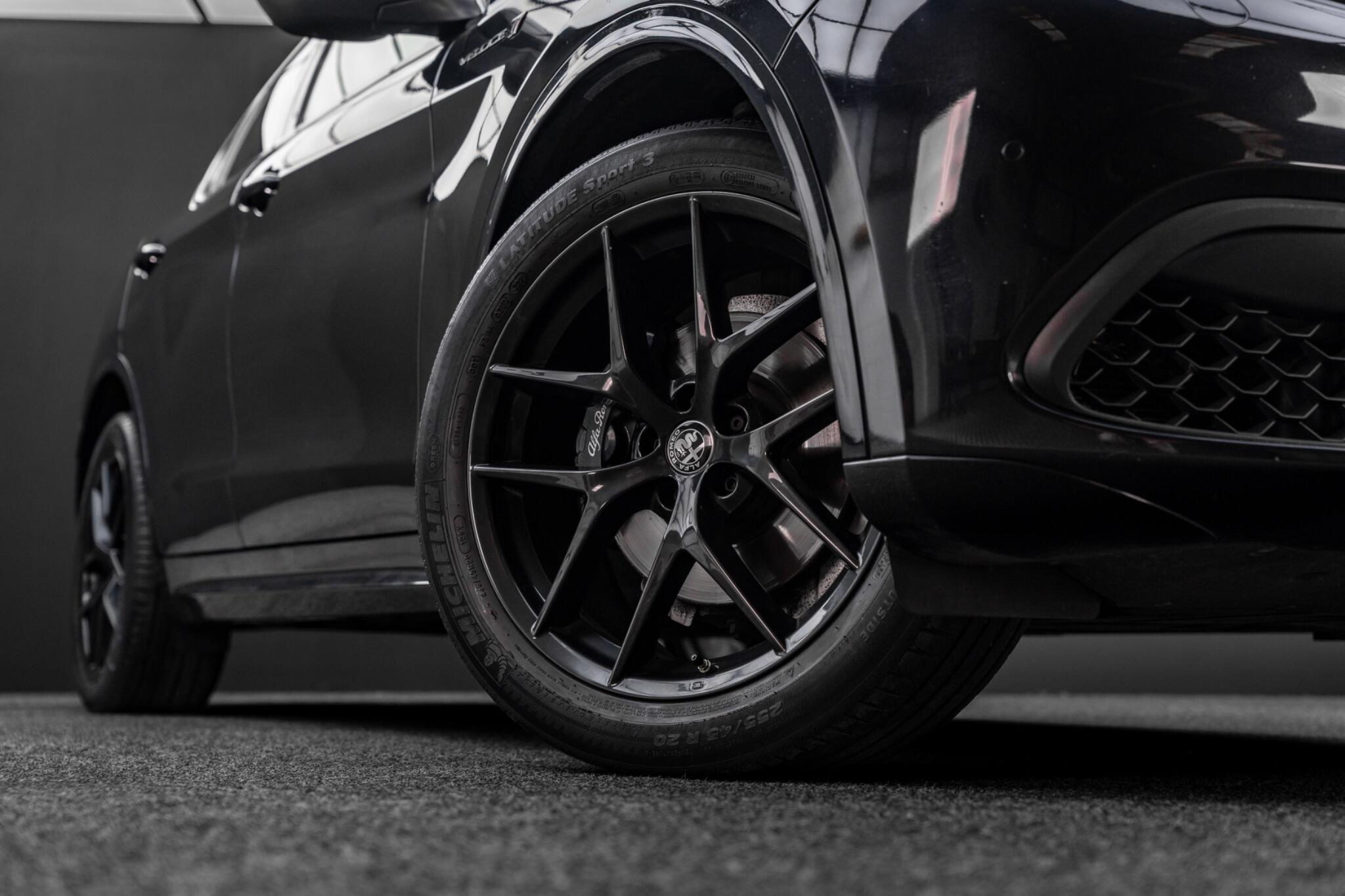 Alfa Romeo Stelvio view 27