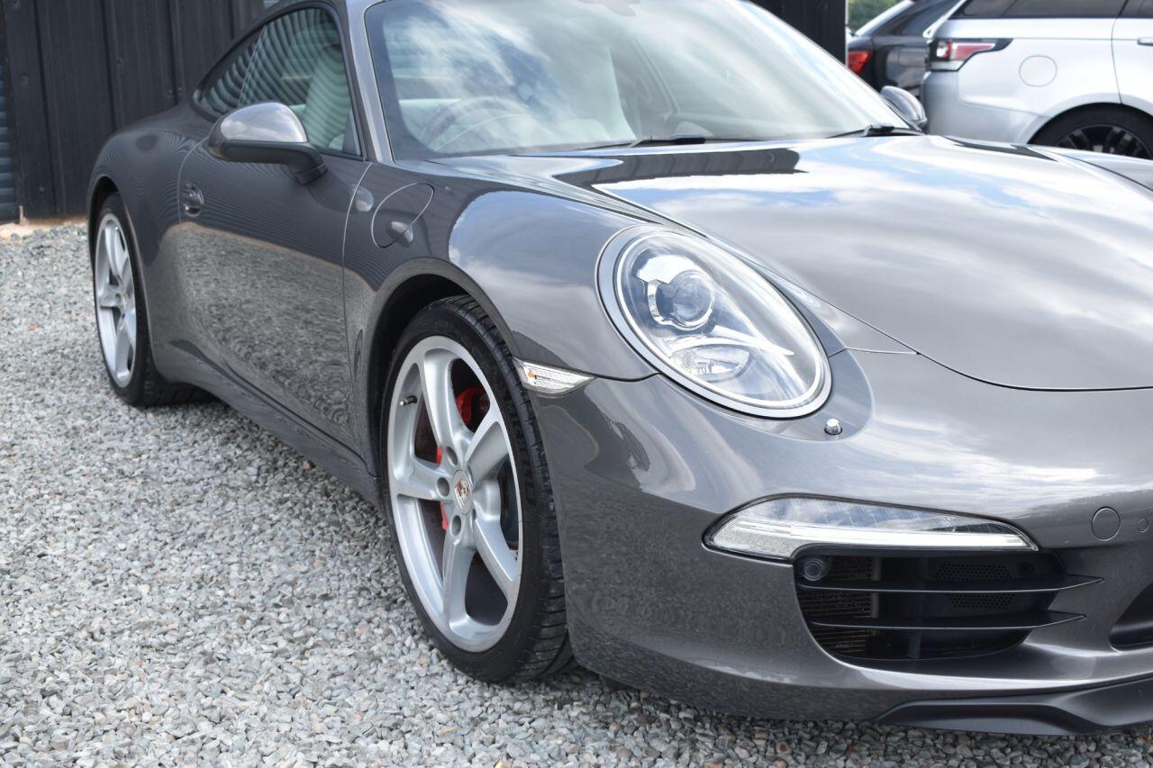 Porsche 911 view 12