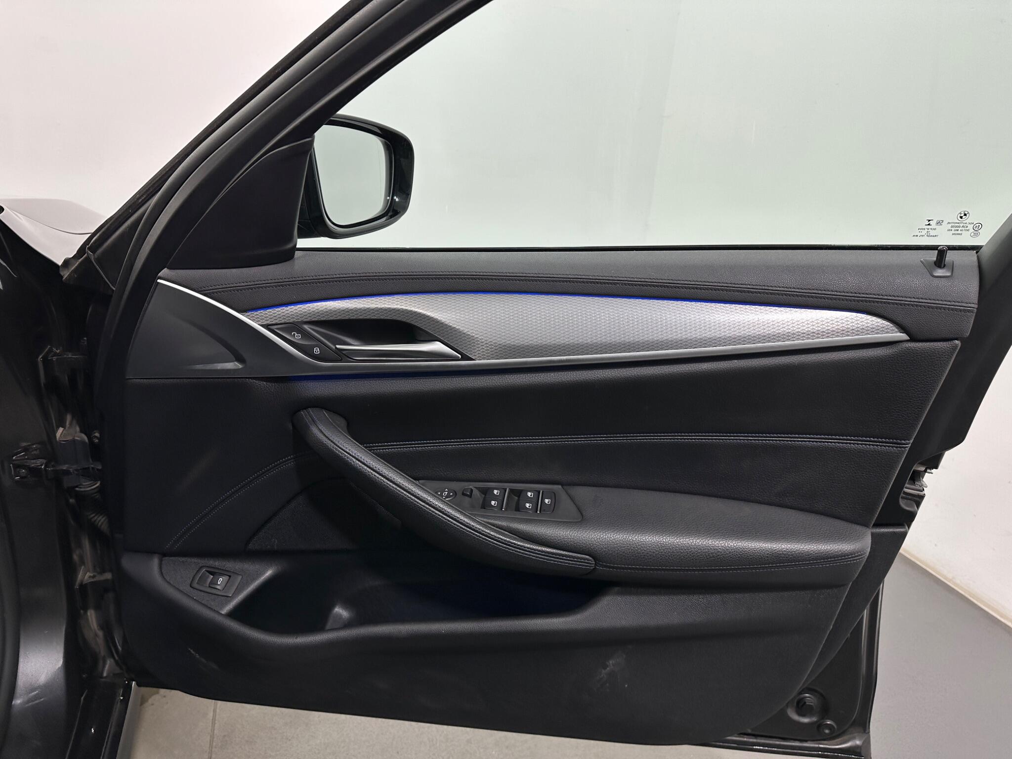 BMW 5 Series view 33