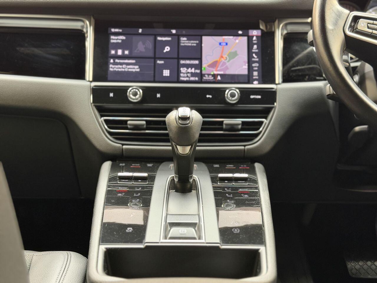 Porsche Macan view 32