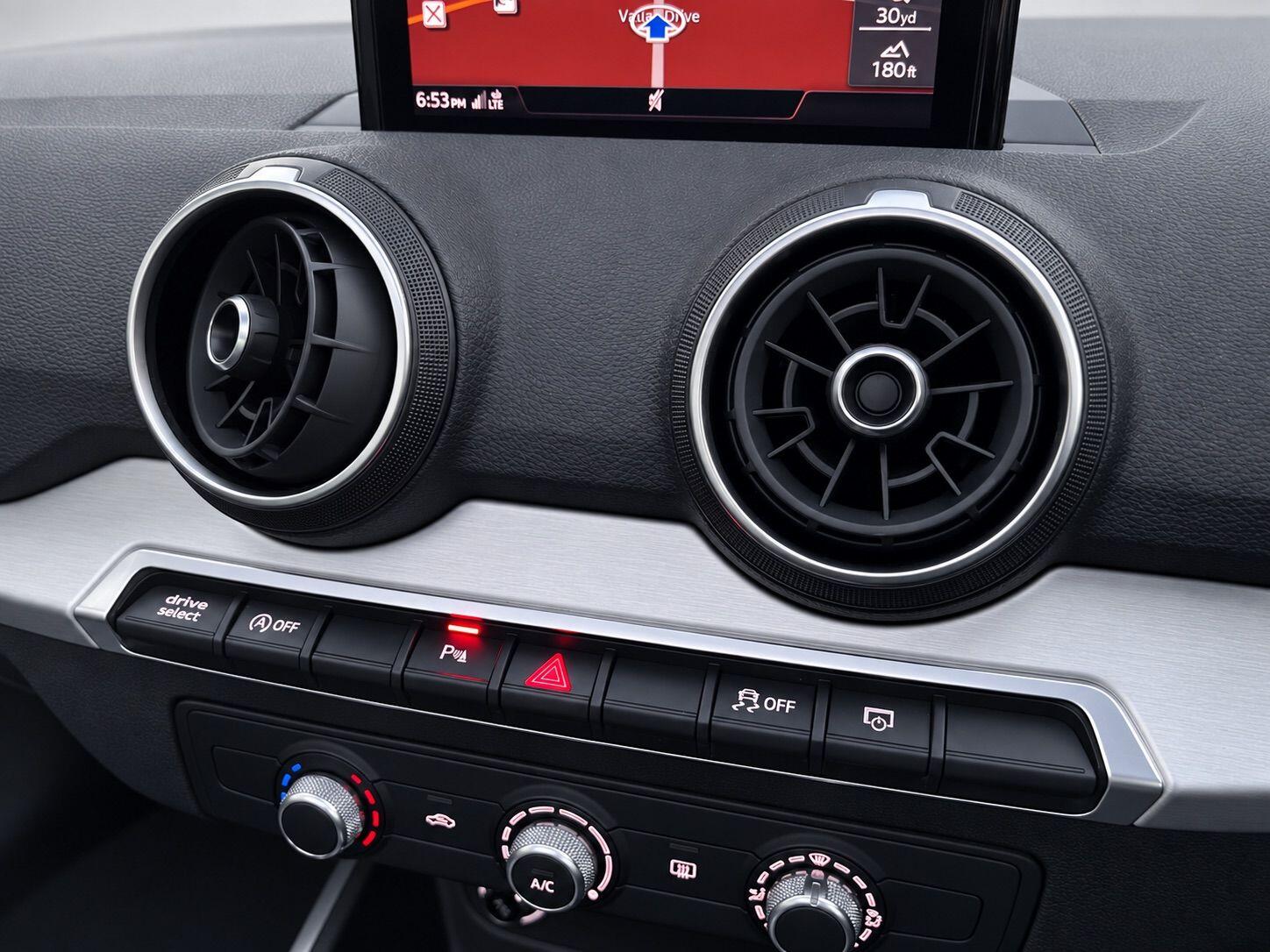 Audi Q2 view 22