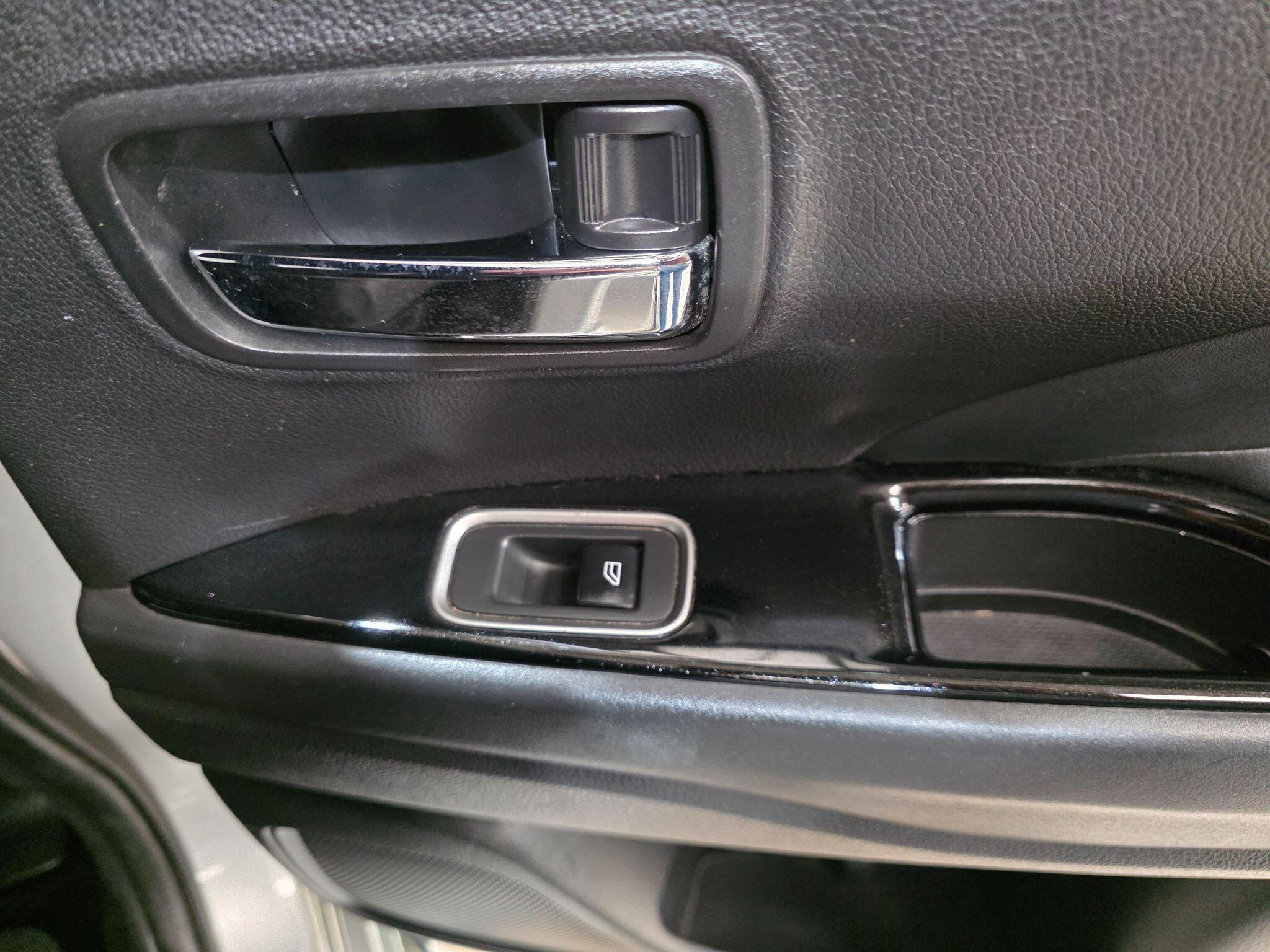 Mitsubishi Outlander view 22