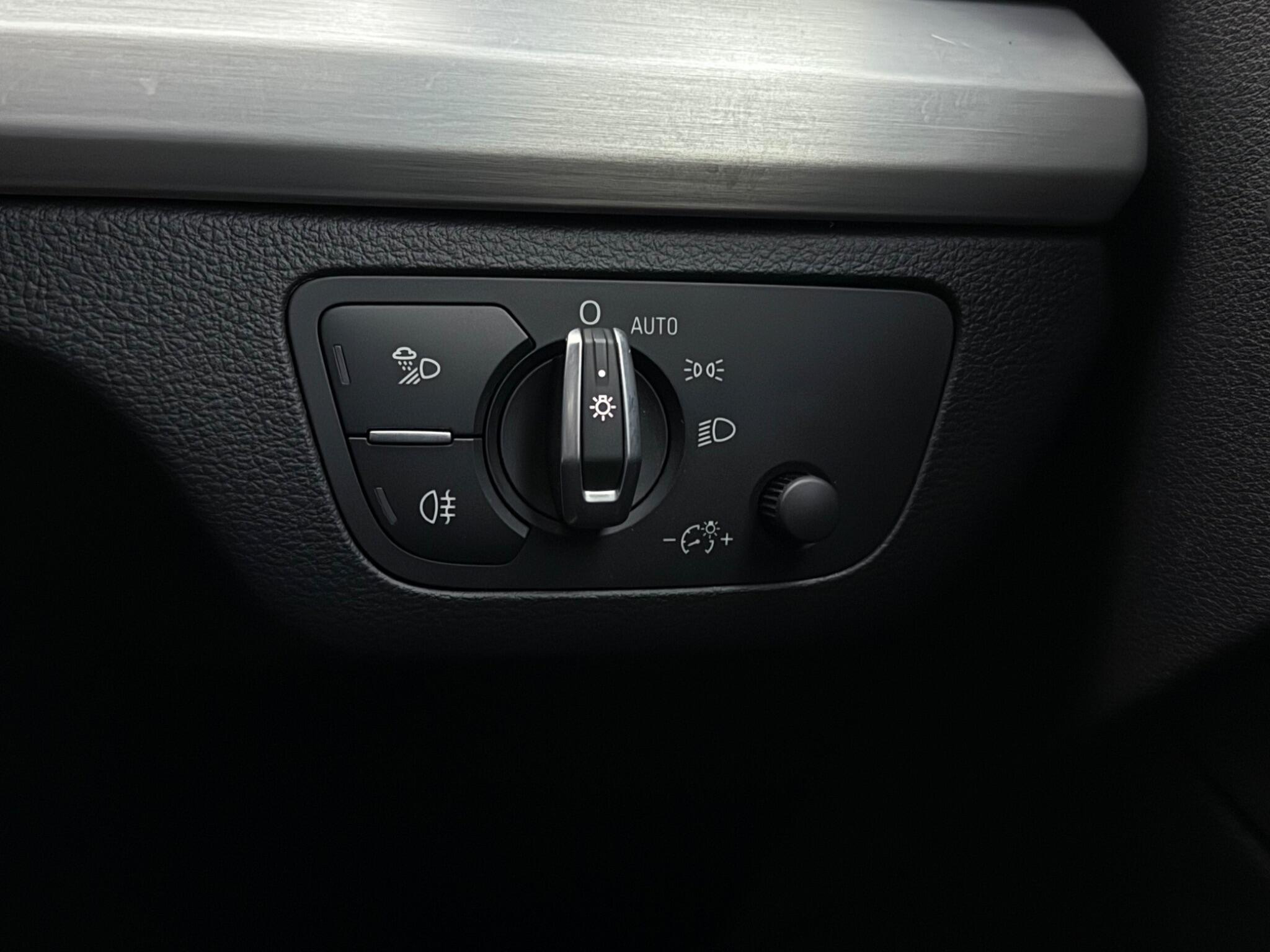 Audi Q5 view 18