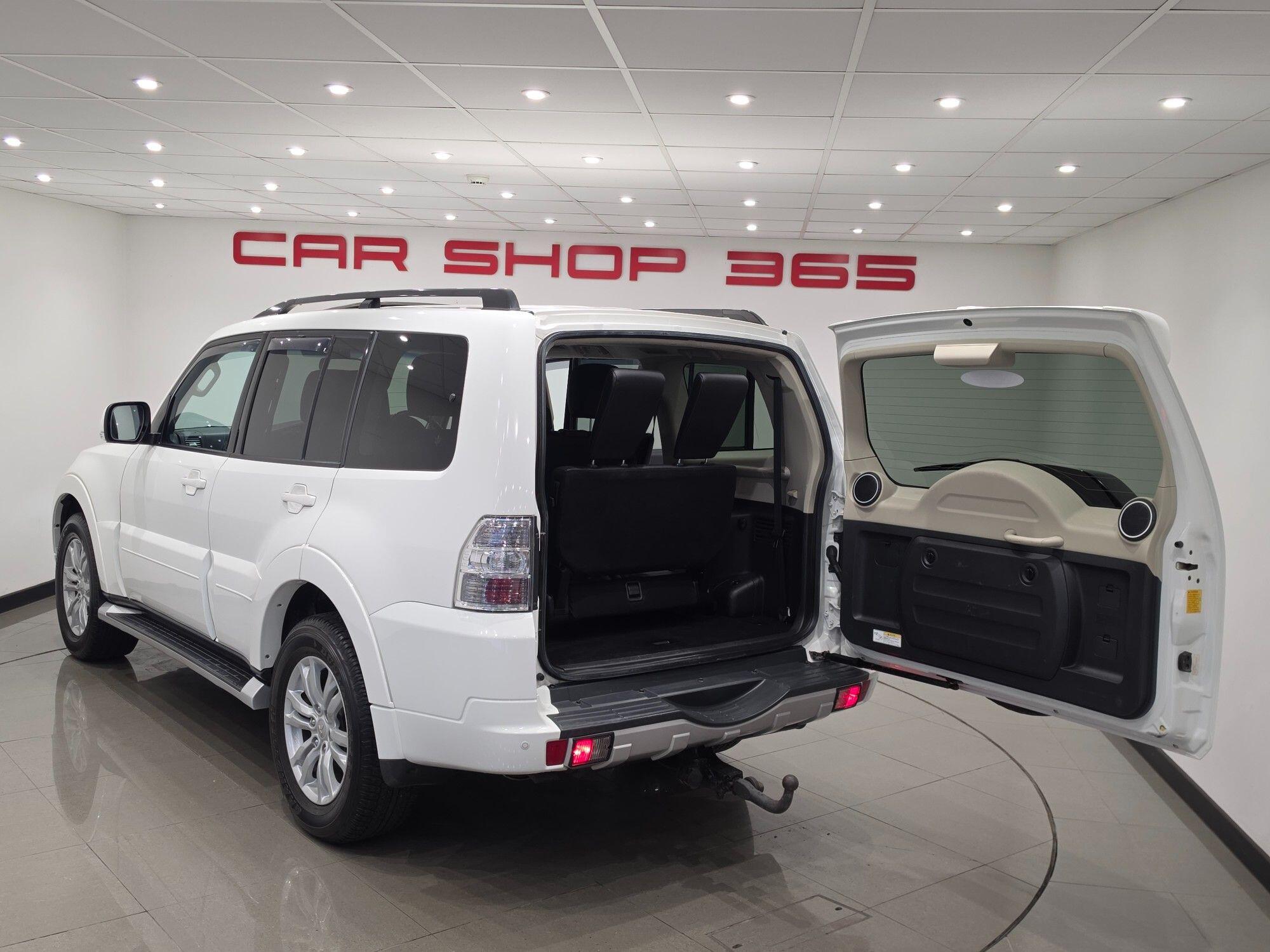 Mitsubishi Shogun view 45