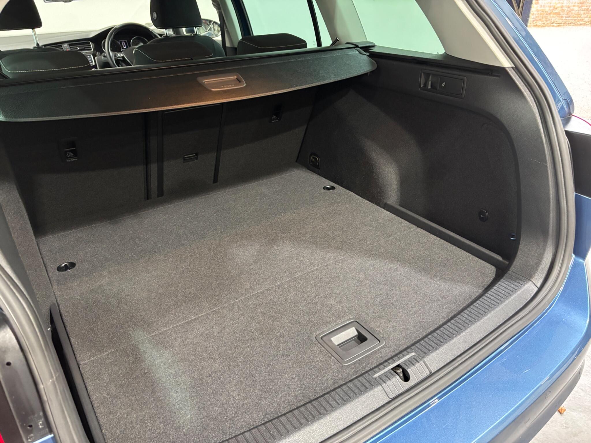 Volkswagen Golf view 58