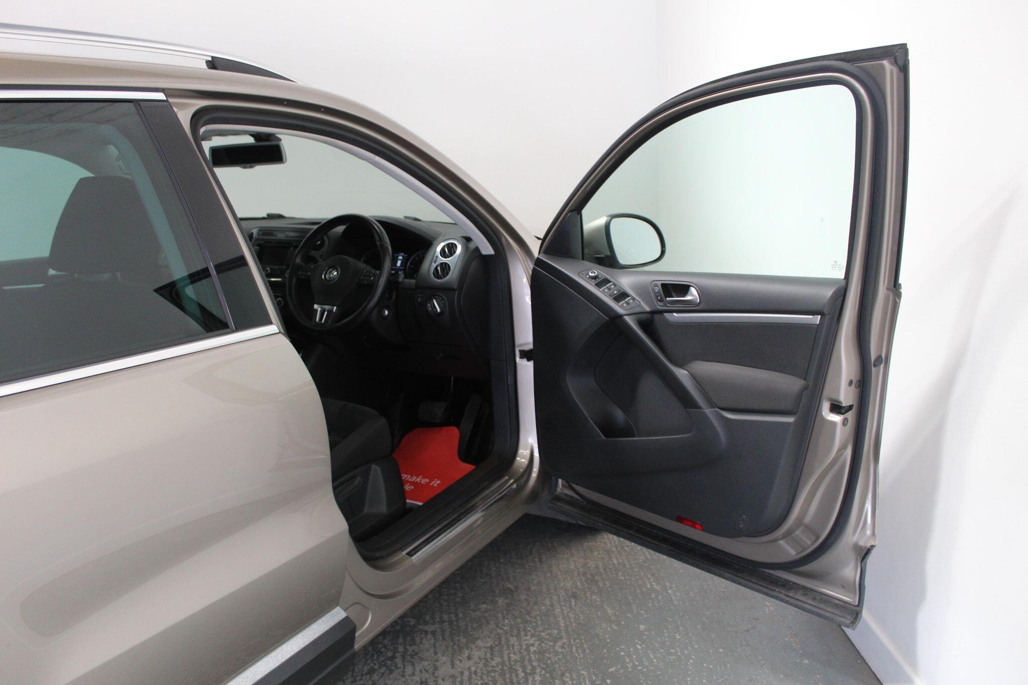 Volkswagen Tiguan view 25