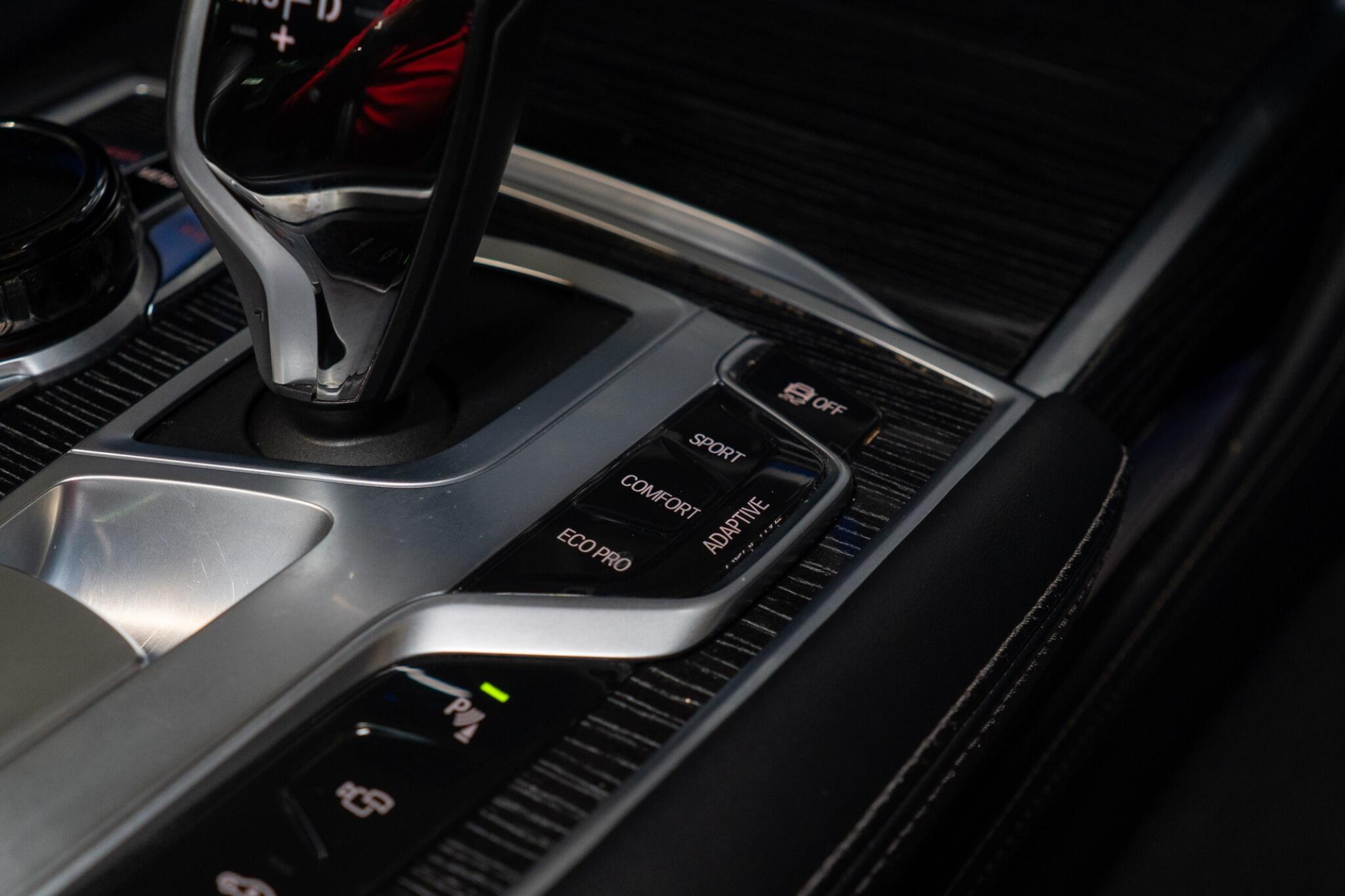 BMW 7 Series view 28