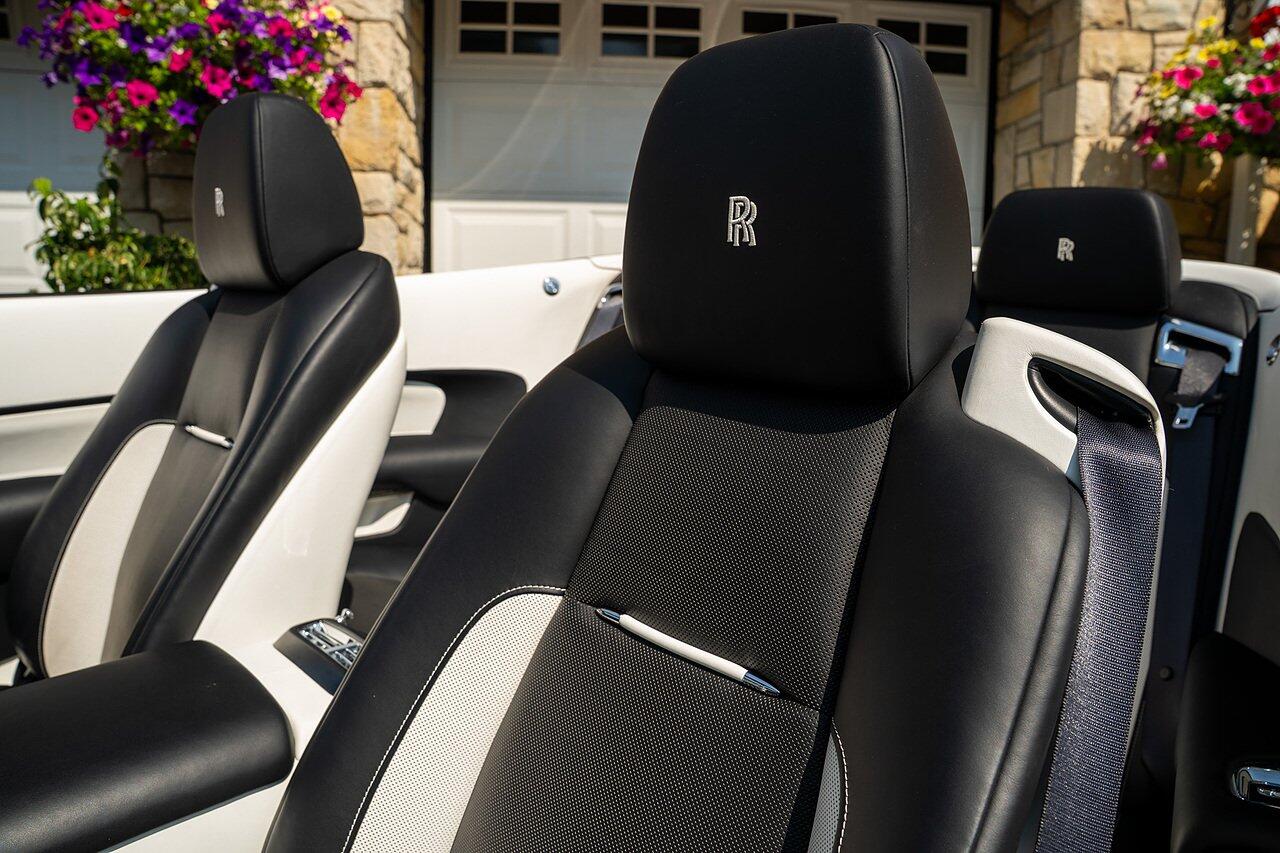 Rolls-Royce Dawn view 85