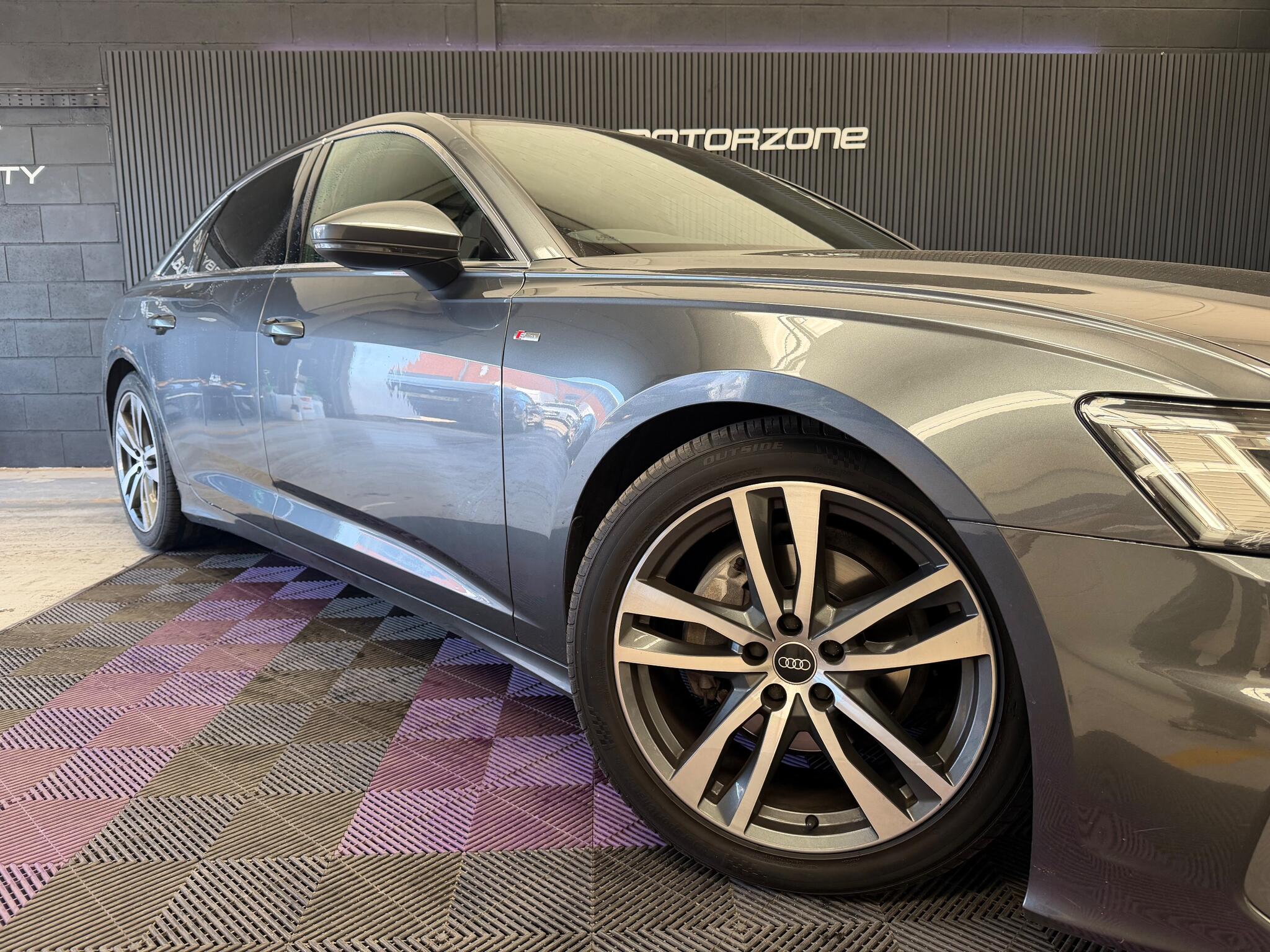 Audi A6 view 17