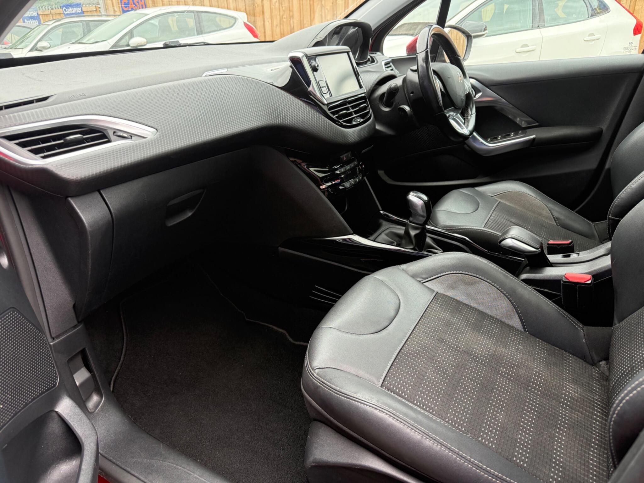 Peugeot 2008 view 12