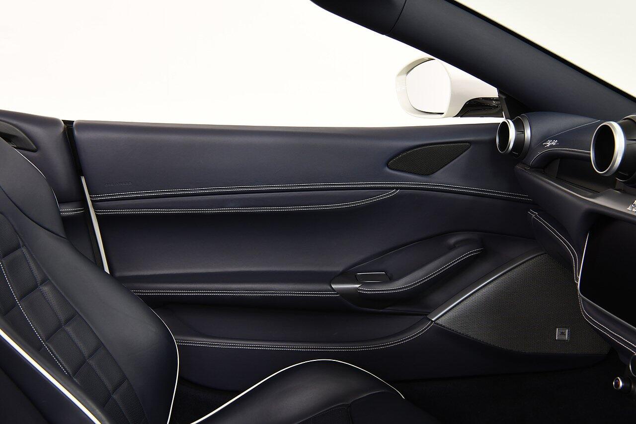 Ferrari Portofino view 13